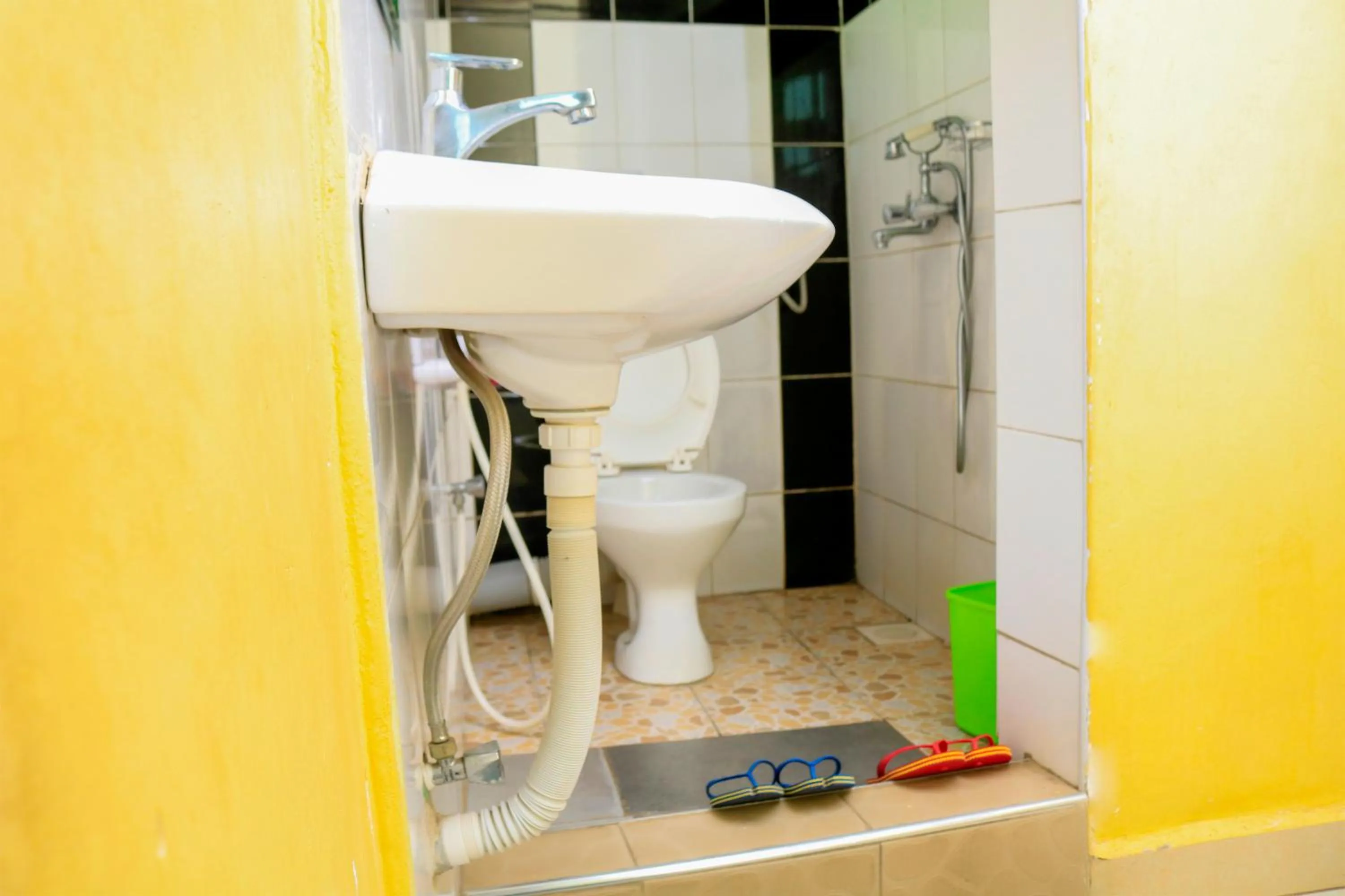 Toilet in Precise Motel