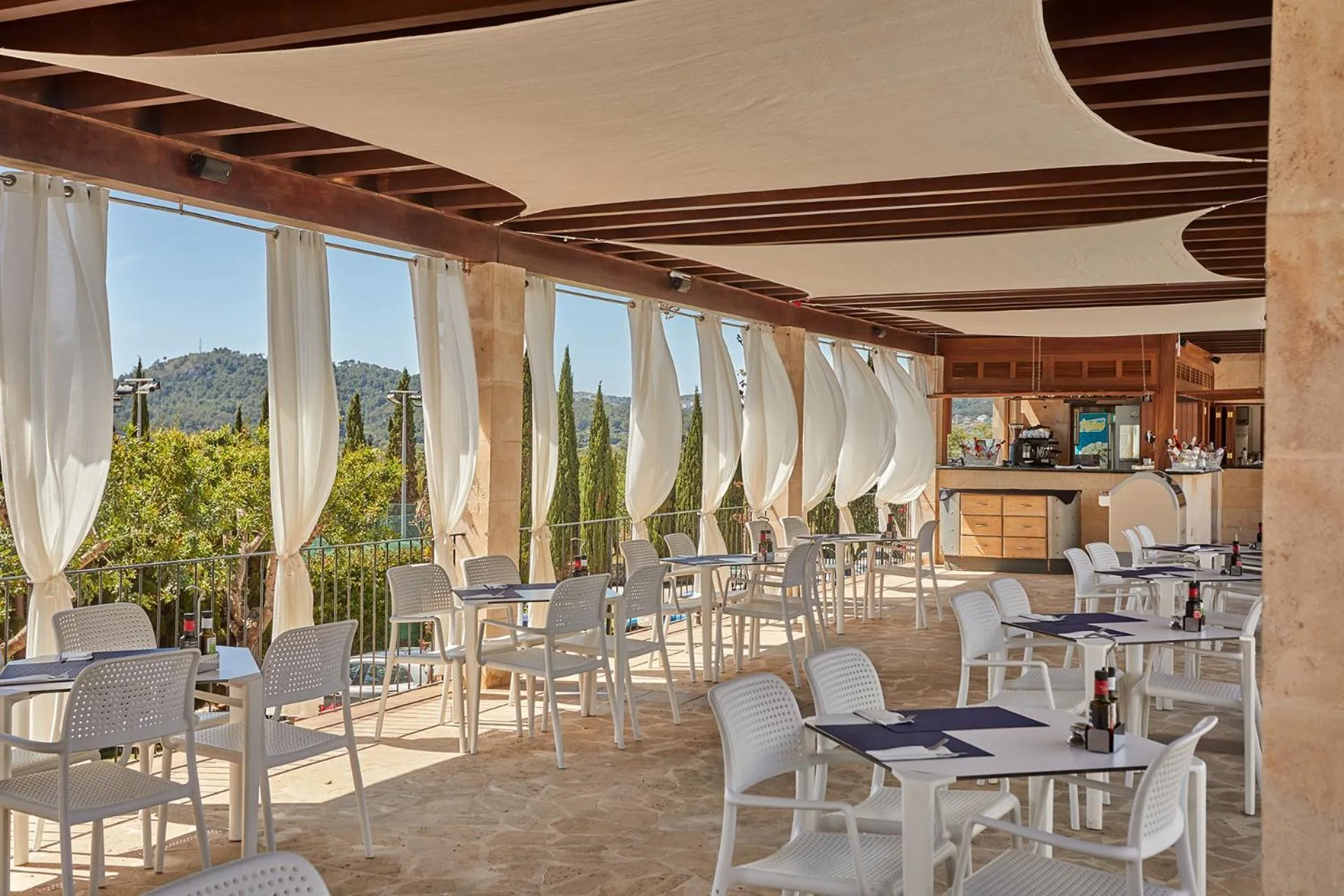 Restaurant/places to eat in Pula Suites Boutique Resort