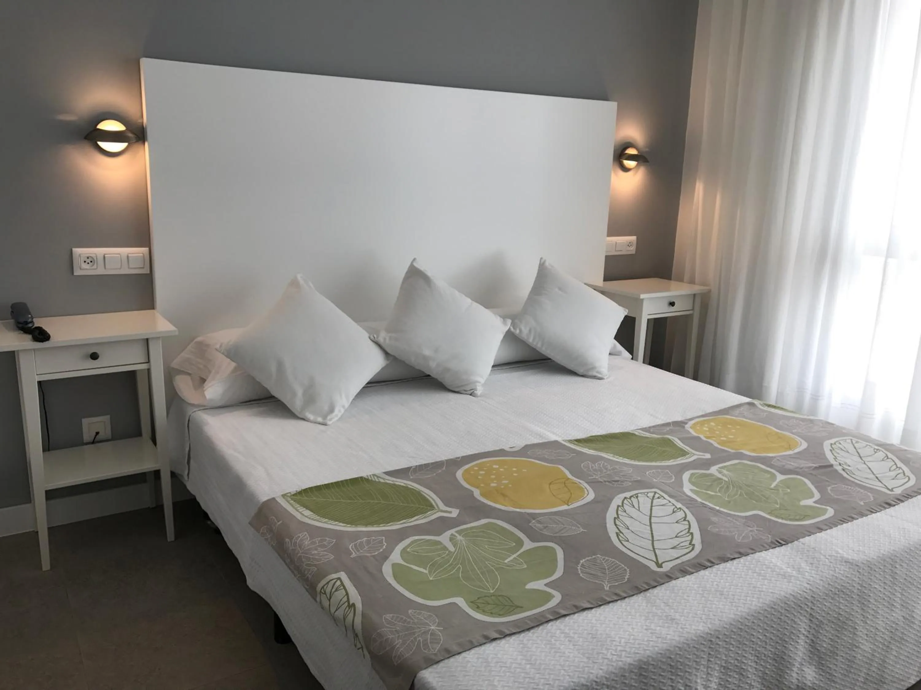 Beach, Bed in Hotel Varadoiro