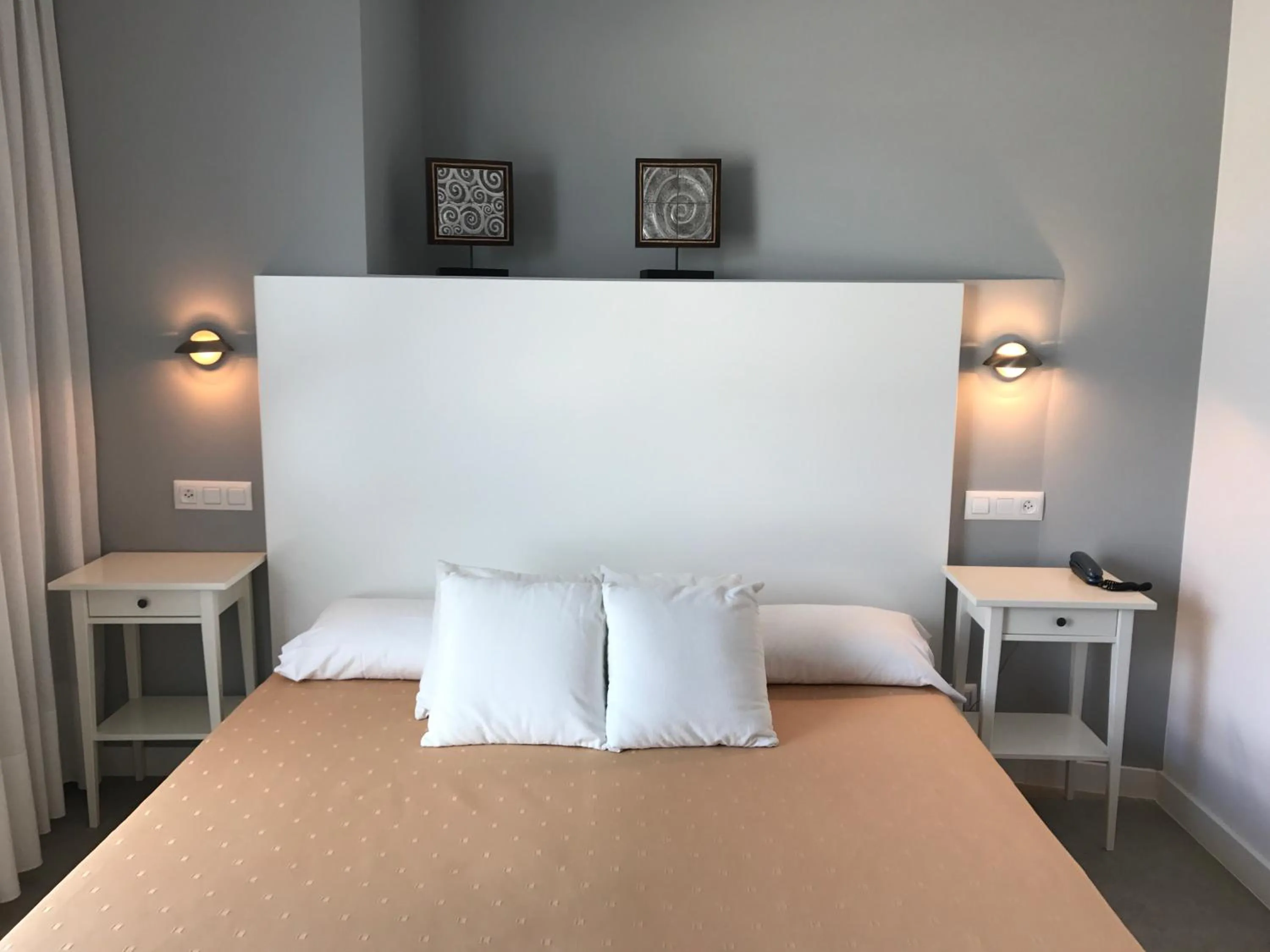 Photo of the whole room, Bed in Hotel Varadoiro