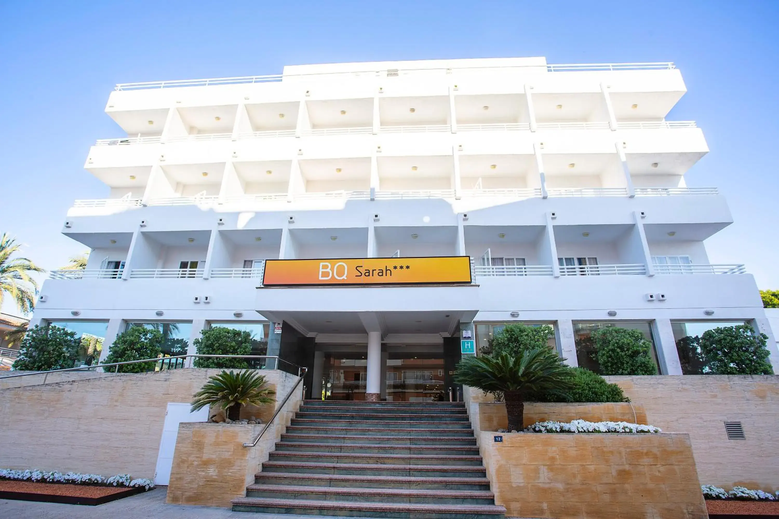 Property building in BQ Sarah -Adults Only Property building in BQ Sarah -Adults Only