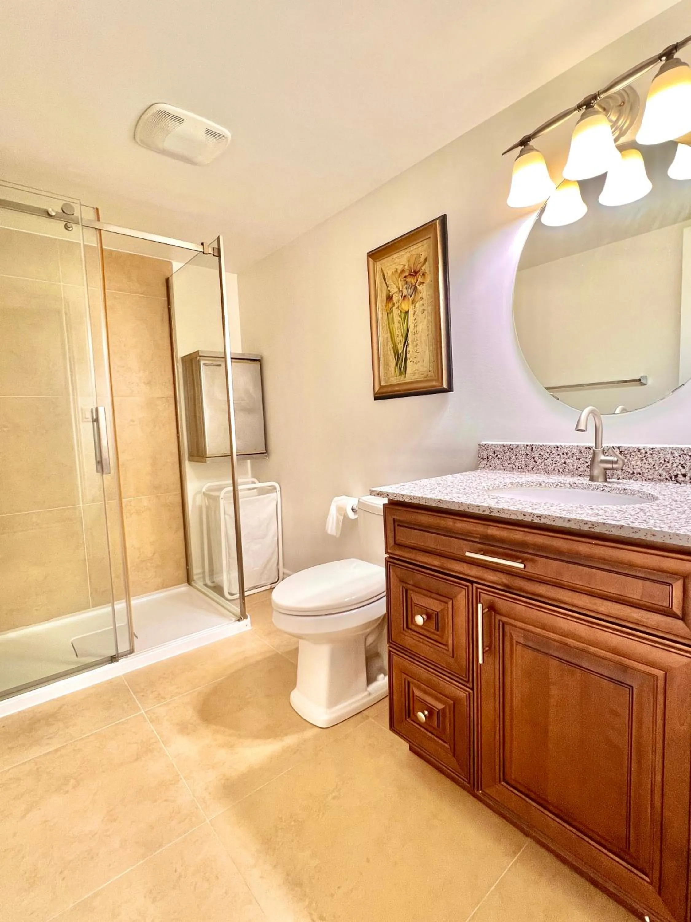 Shower in Cozy Detached Home in Richmond Hill