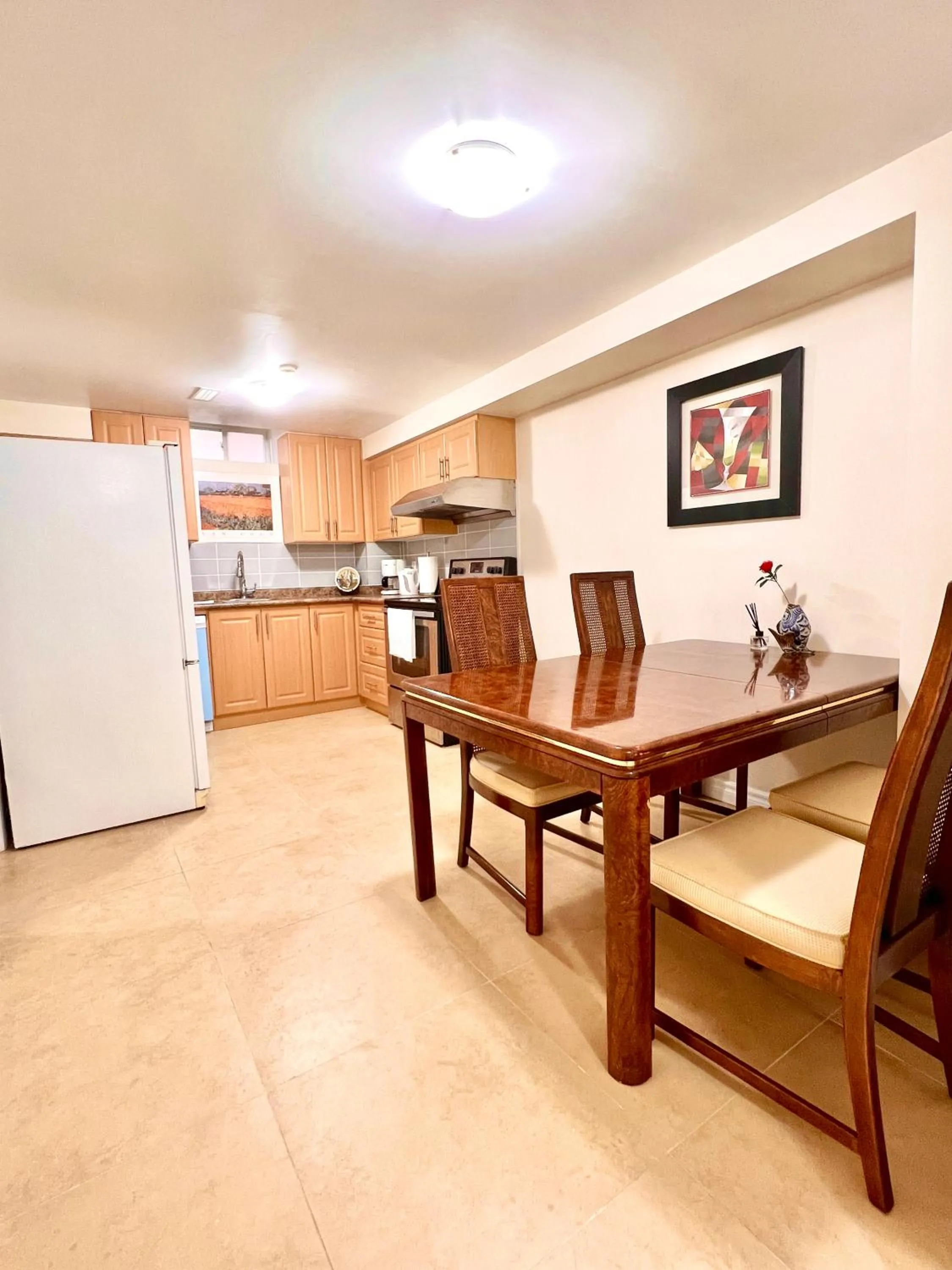 Kitchen or kitchenette in Cozy Detached Home in Richmond Hill