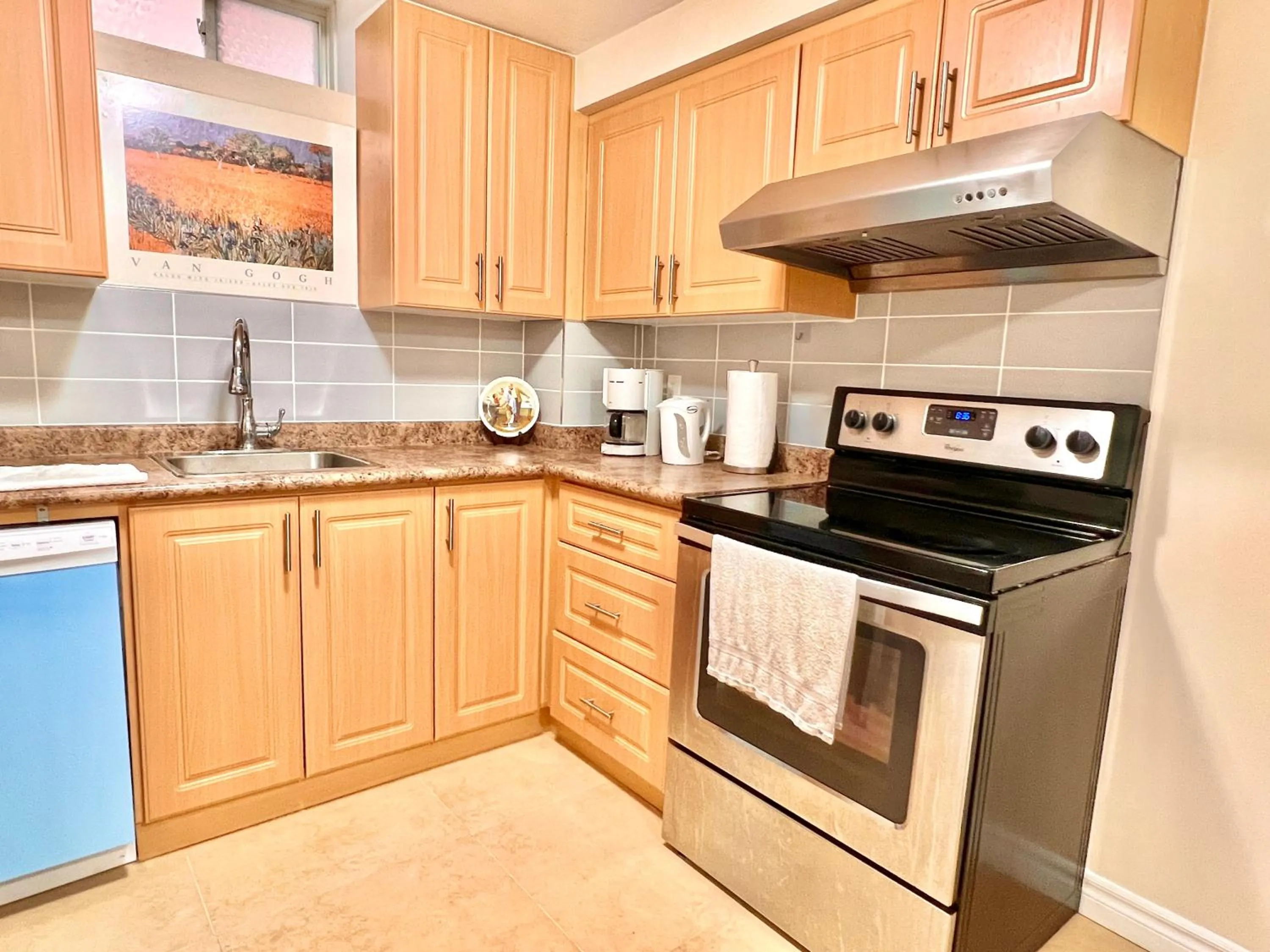 Coffee/tea facilities in Cozy Detached Home in Richmond Hill