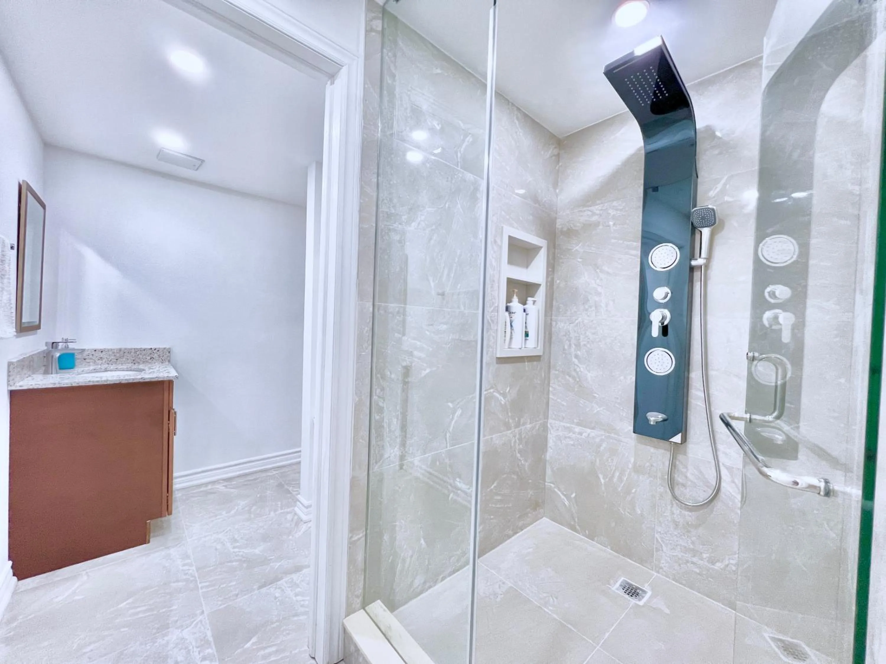 Shower in Cozy Detached Home in Richmond Hill