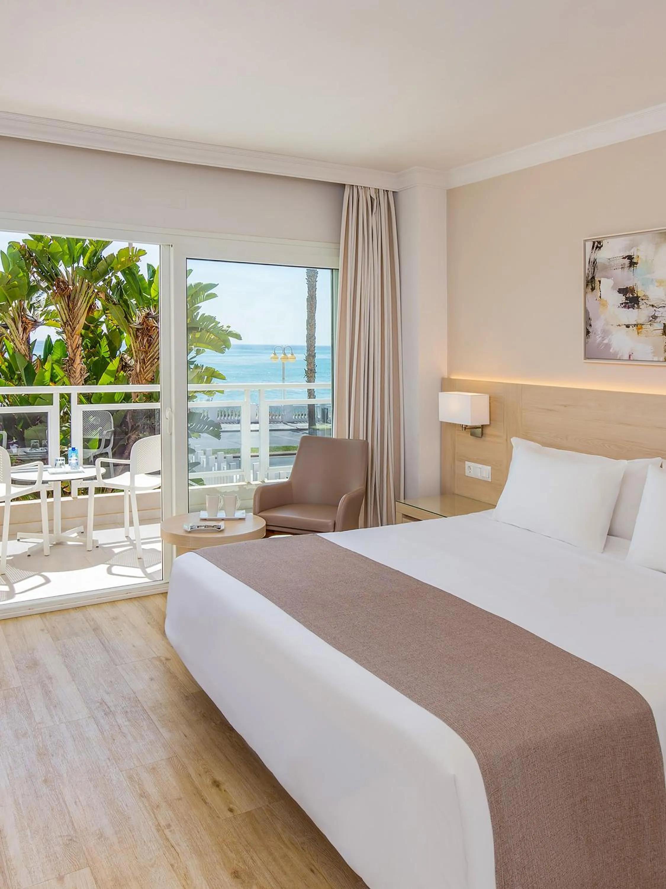 Property building, Bed in Hotel Las Arenas Affiliated by Meliá