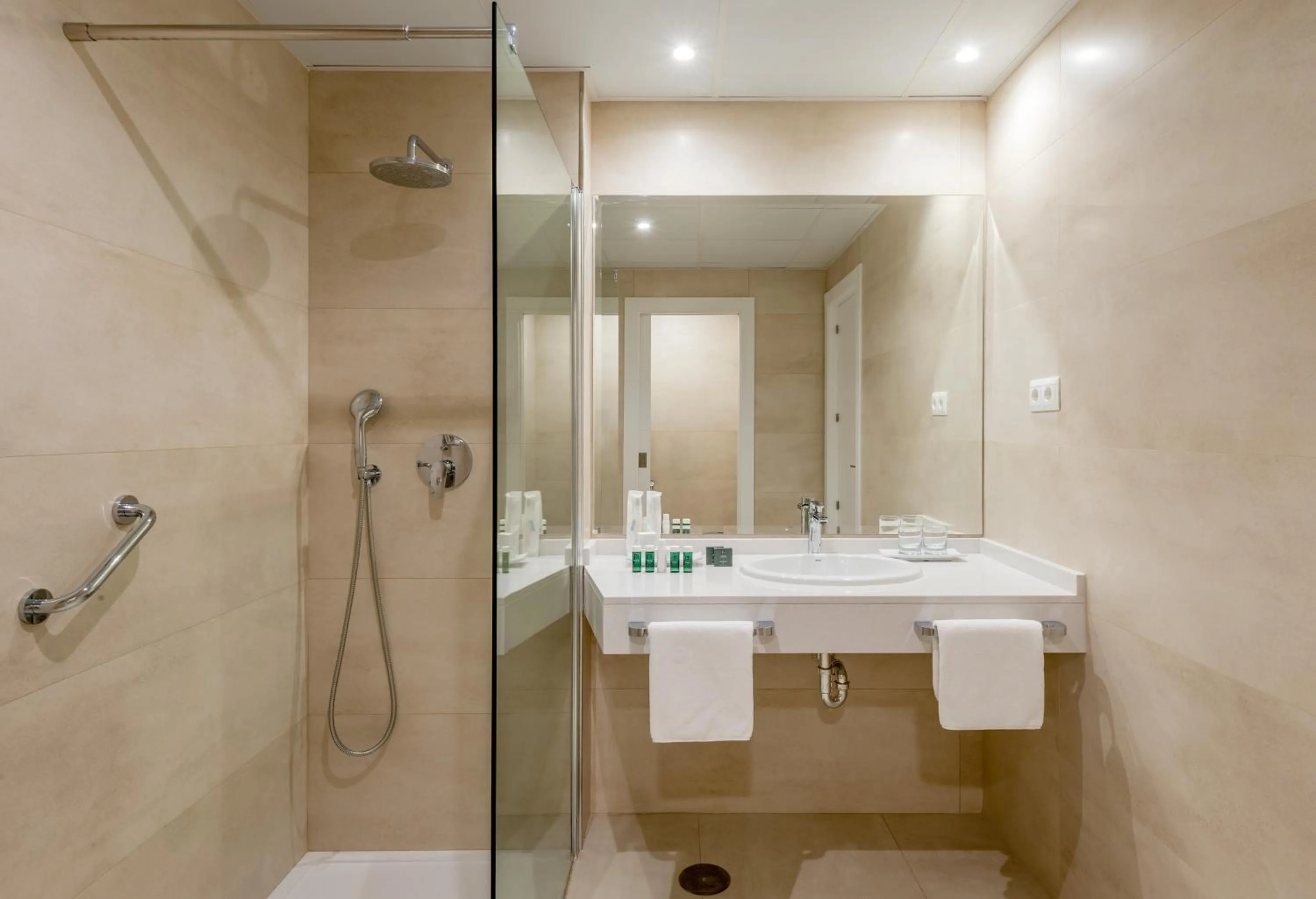 Shower in Hotel Las Arenas, Affiliated by Melia