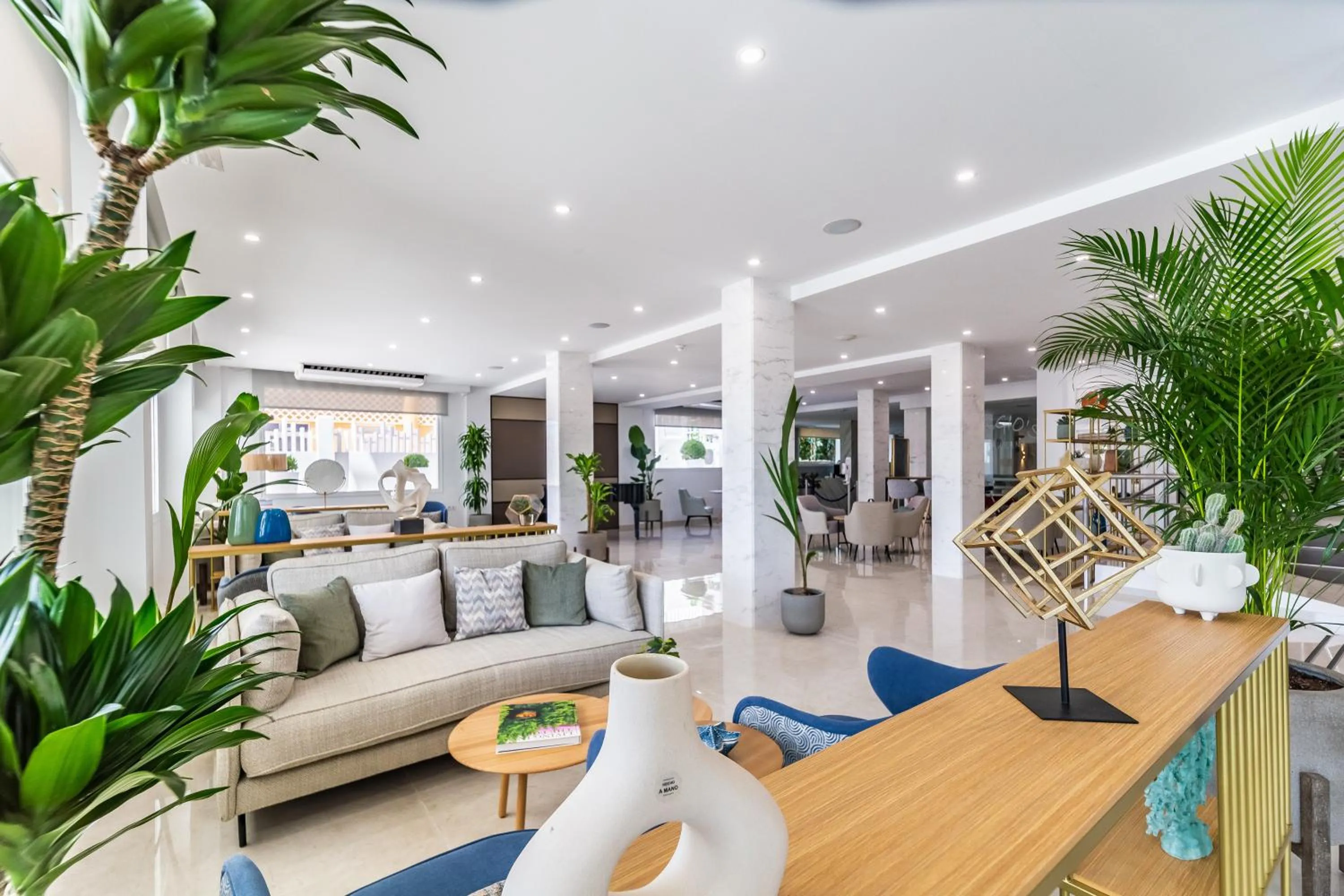 Lobby or reception in Hotel Las Arenas, Affiliated by Melia