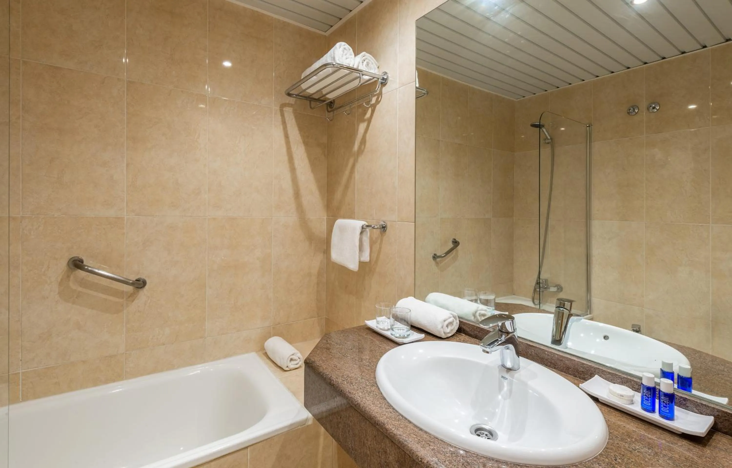 Bathroom in Hotel Las Arenas Affiliated by Meliá