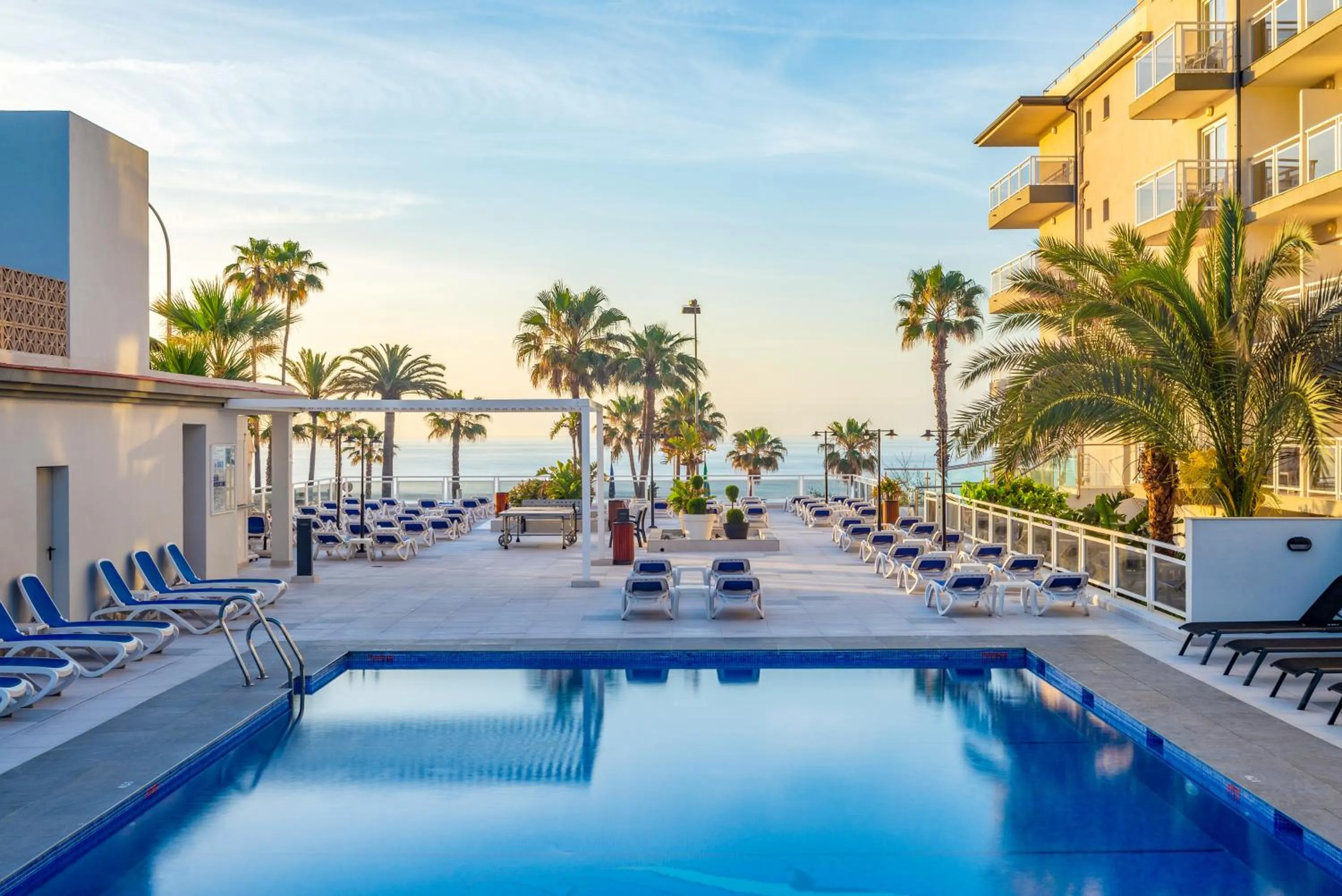 Swimming pool in Hotel Las Arenas, Affiliated by Melia