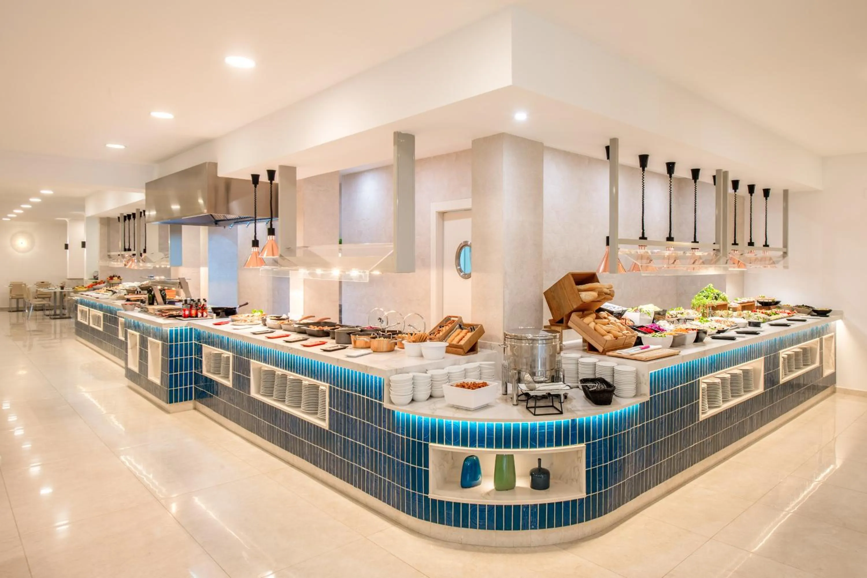 Restaurant/places to eat in Hotel Las Arenas, Affiliated by Melia