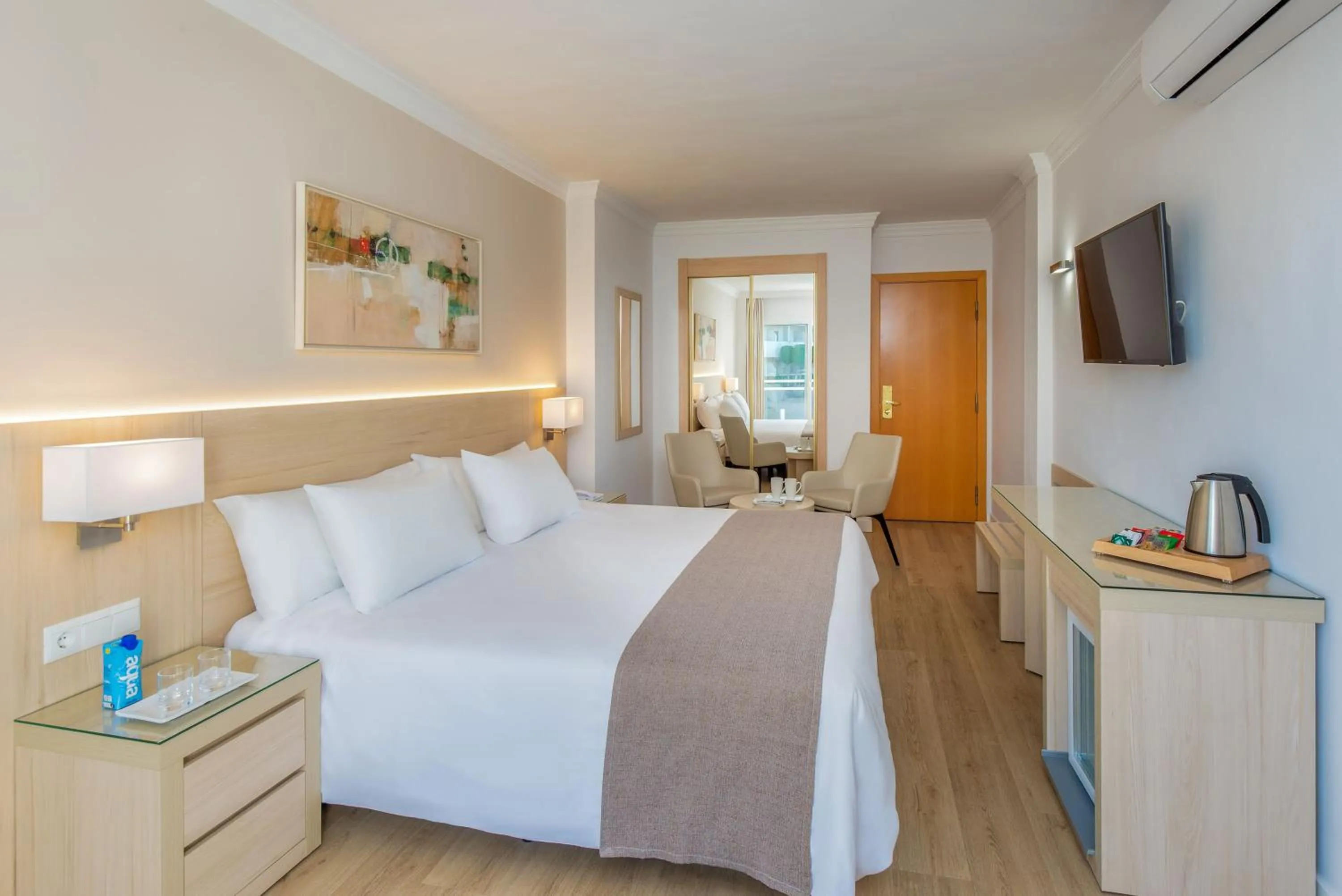 Bed in Hotel Las Arenas Affiliated by Meliá