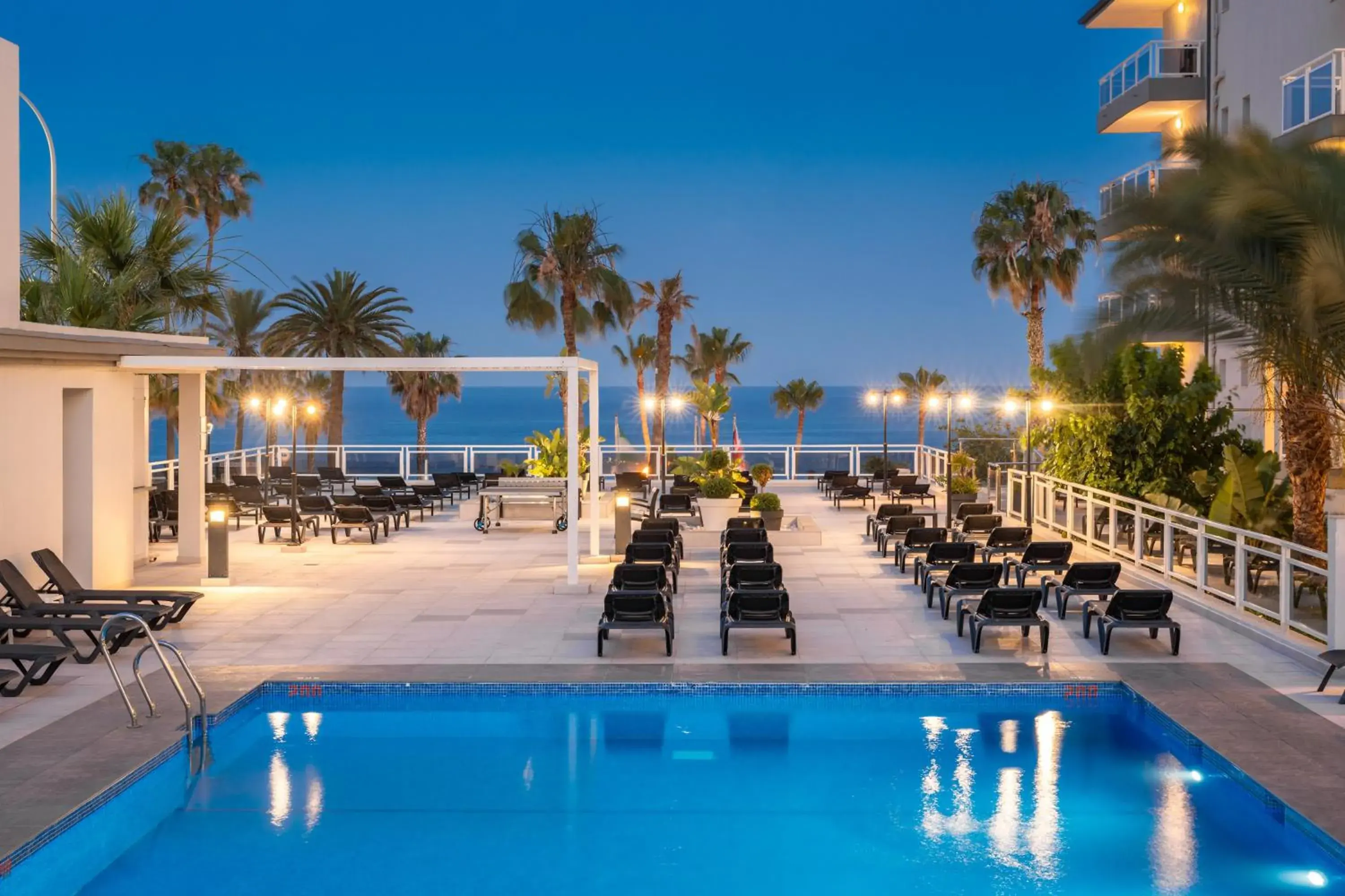 Swimming pool in Hotel Las Arenas, Affiliated by Melia Swimming pool in Hotel Las Arenas, Affiliated by Melia