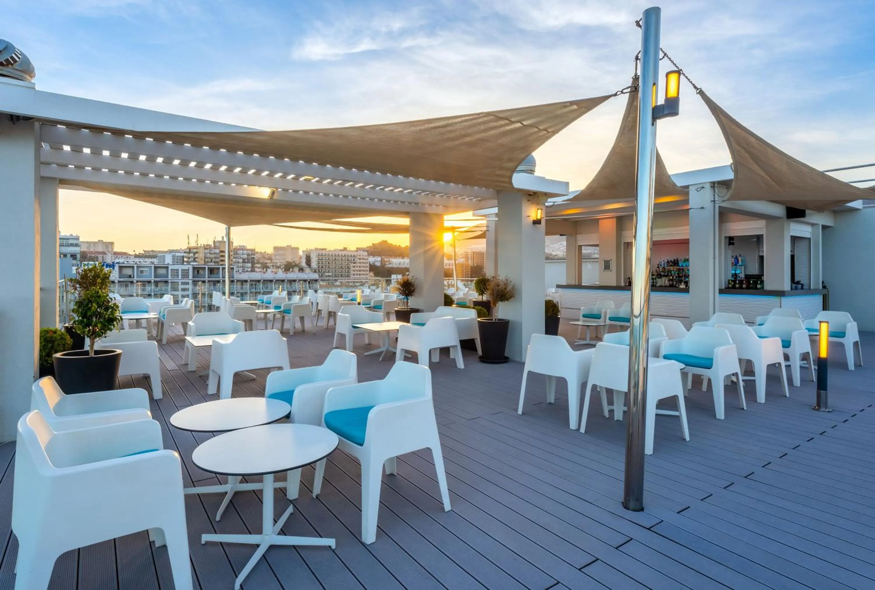 Property building in Hotel Las Arenas Affiliated by Meliá