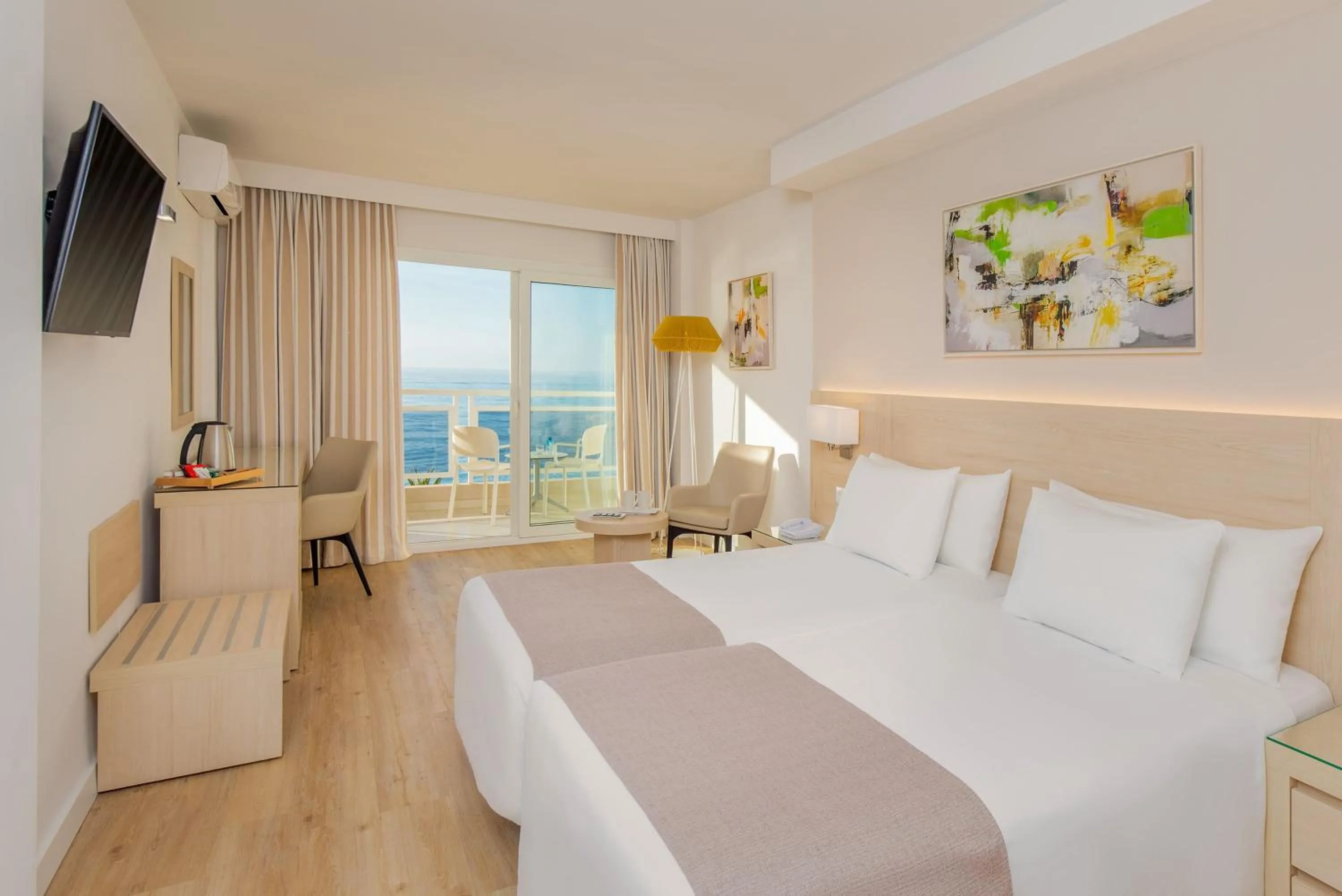 Property building, Bed in Hotel Las Arenas Affiliated by Meliá