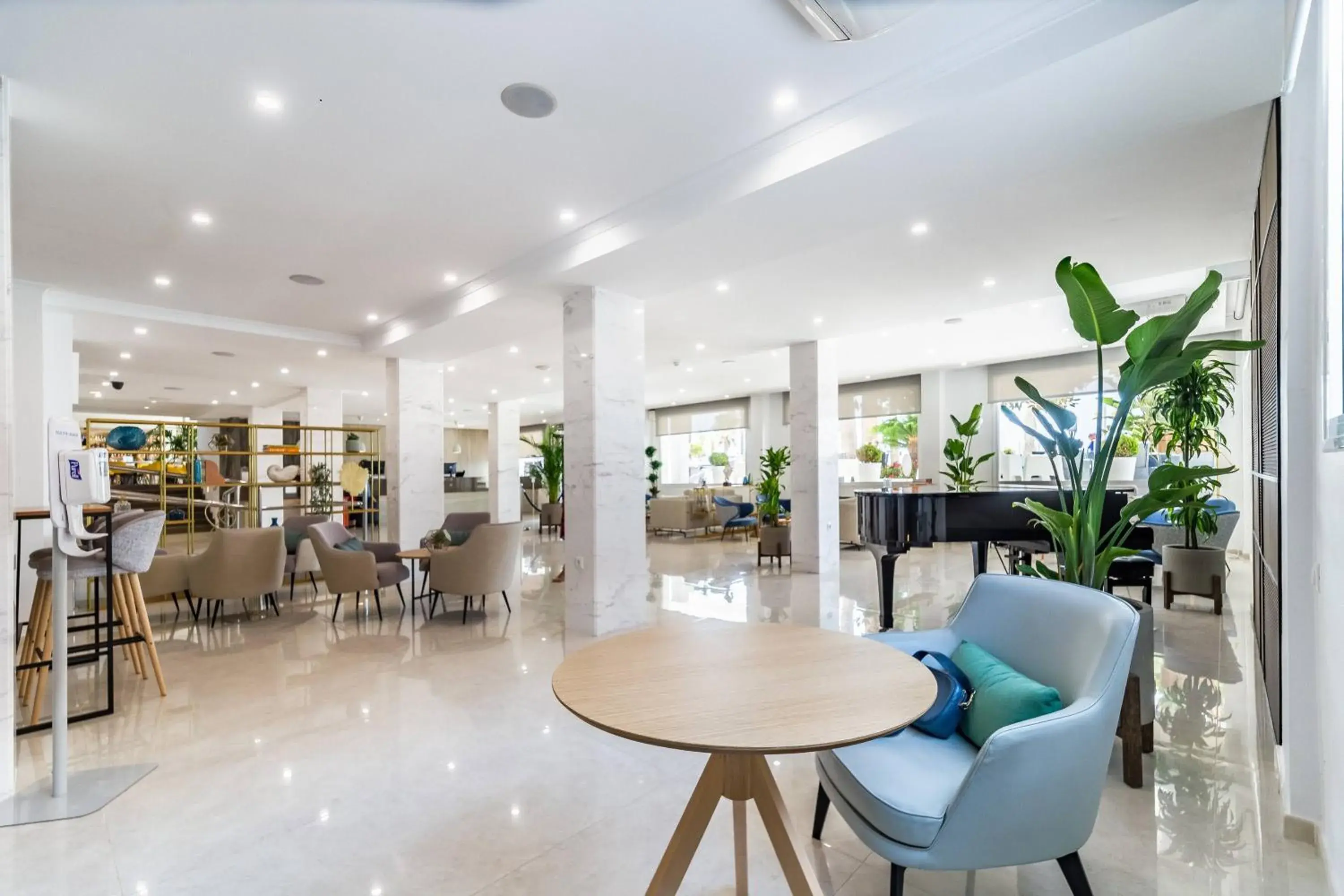 Property building in Hotel Las Arenas Affiliated by Meliá Property building in Hotel Las Arenas Affiliated by Meliá