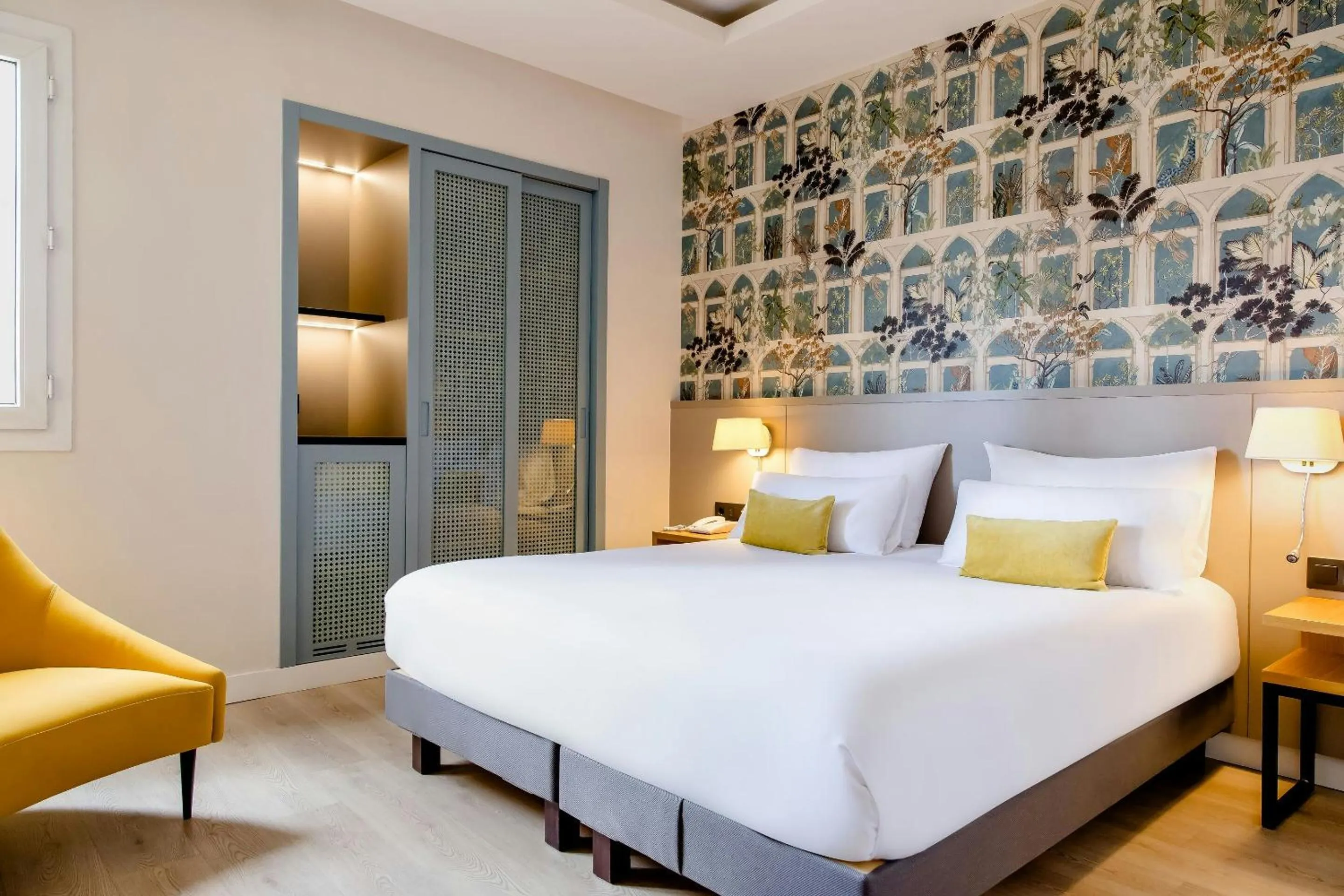 Photo of the whole room, Bed in Motel One Madrid-Plaza de España