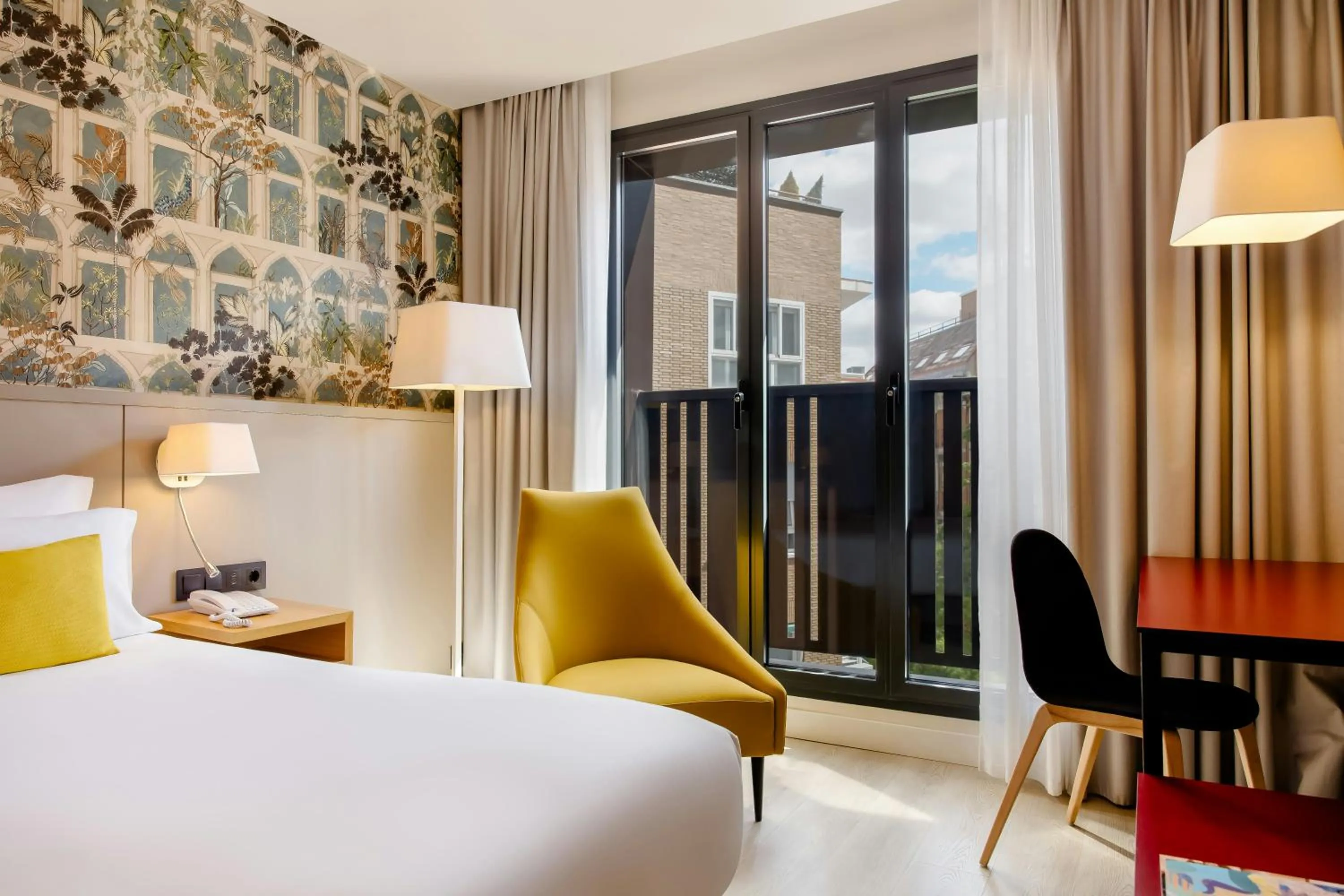 Photo of the whole room, Bed in Motel One Madrid-Plaza de España