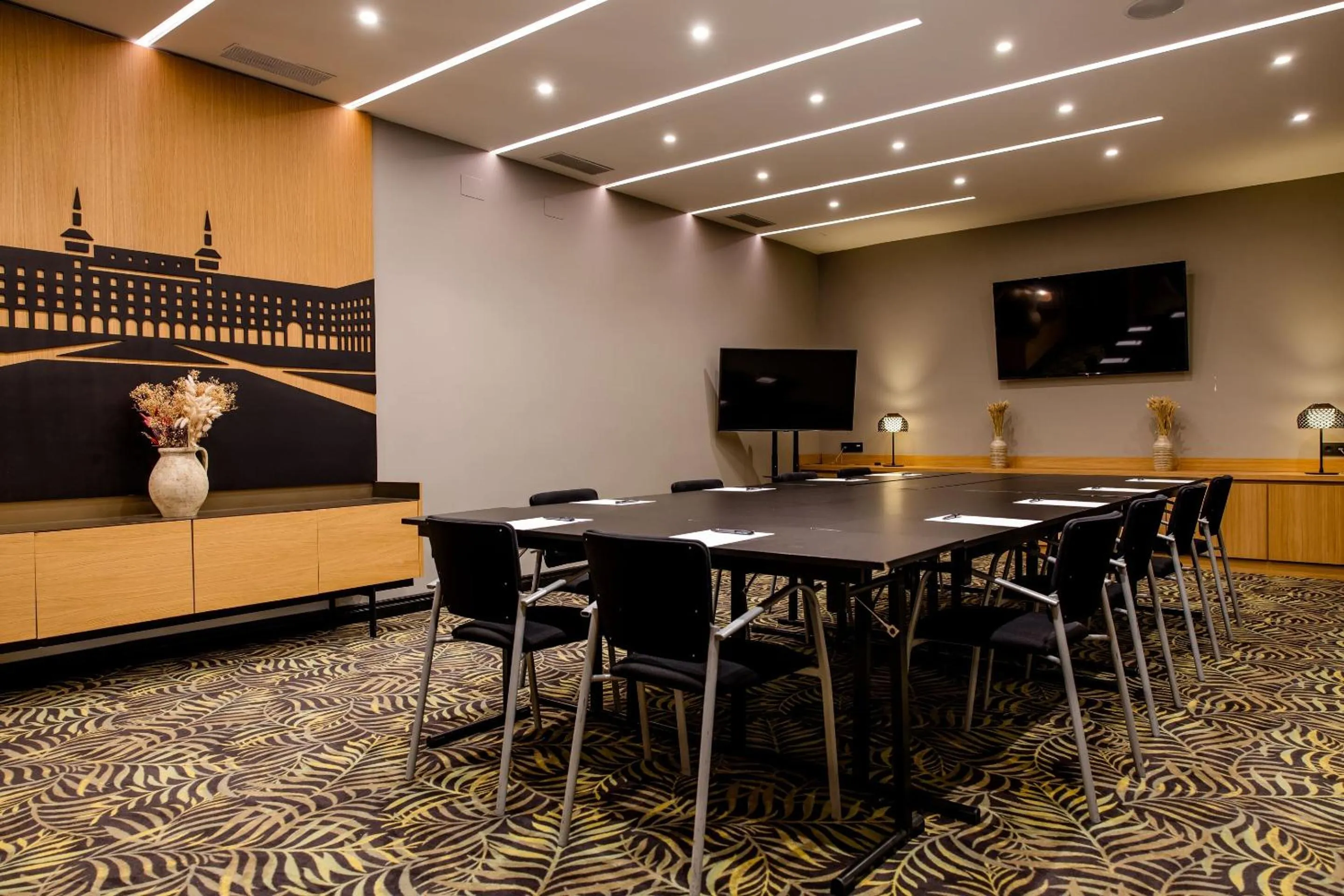 Meeting/conference room in Motel One Madrid-Plaza de España