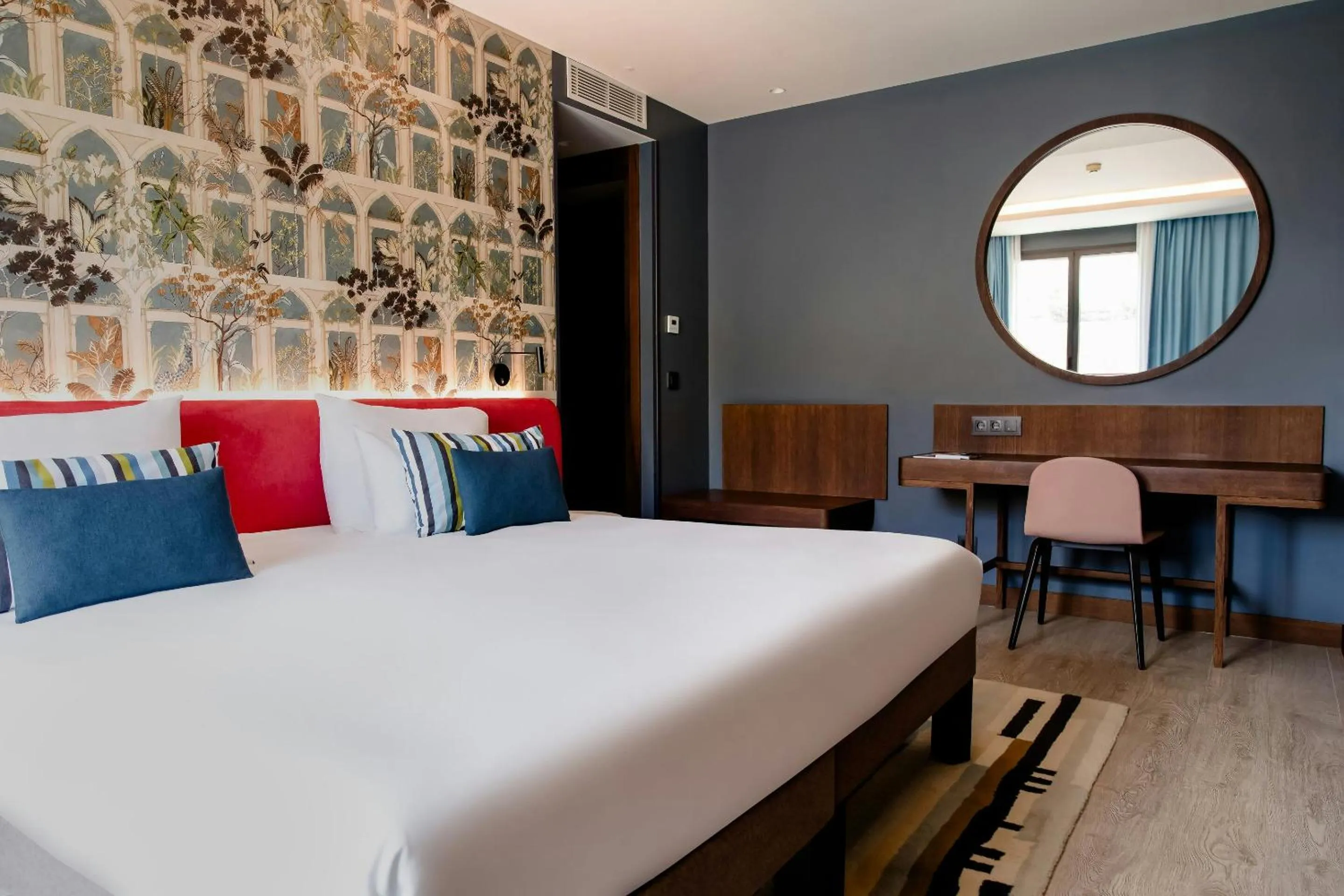 Photo of the whole room, Bed in Motel One Madrid-Plaza de España