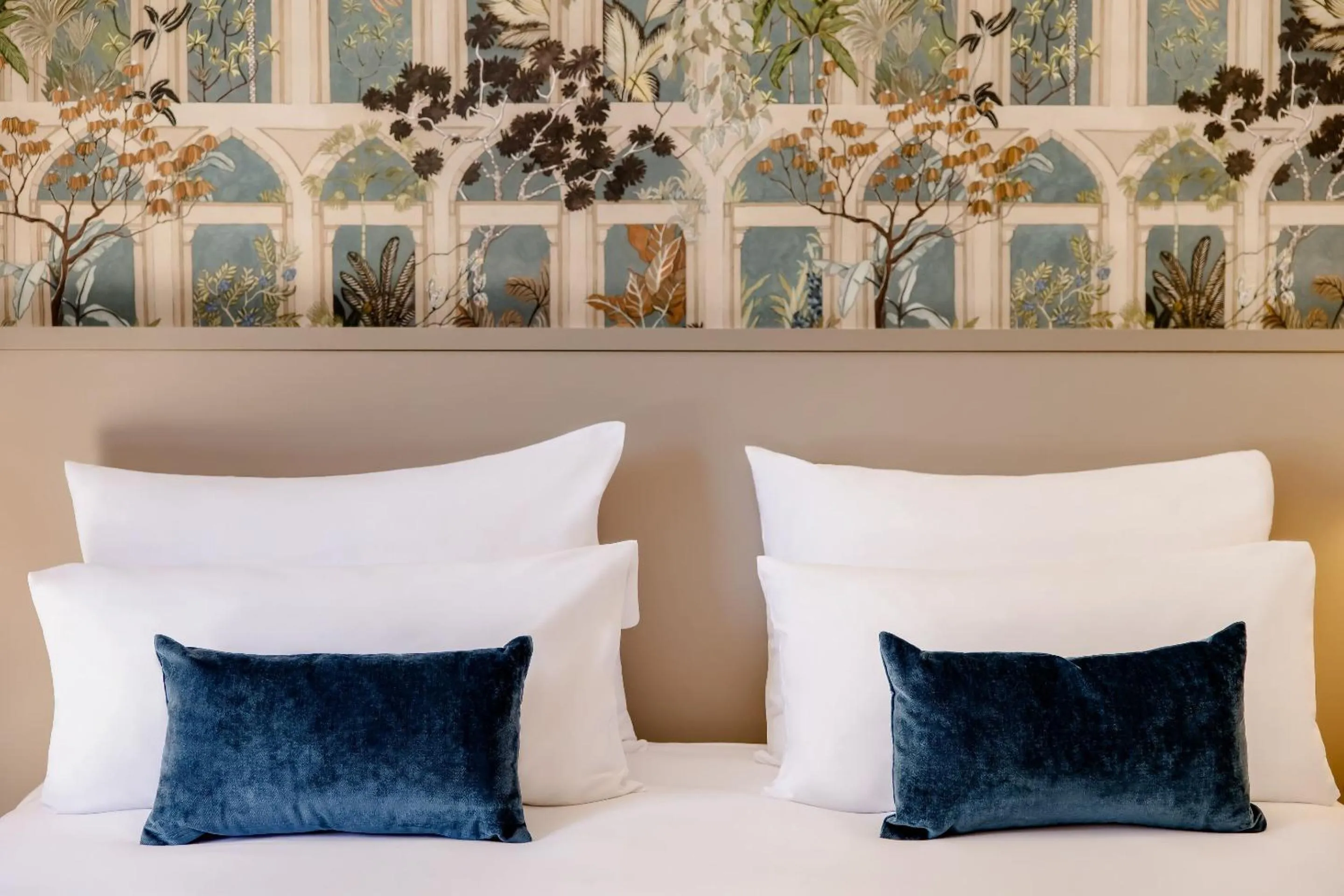 Photo of the whole room, Bed in Motel One Madrid-Plaza de España