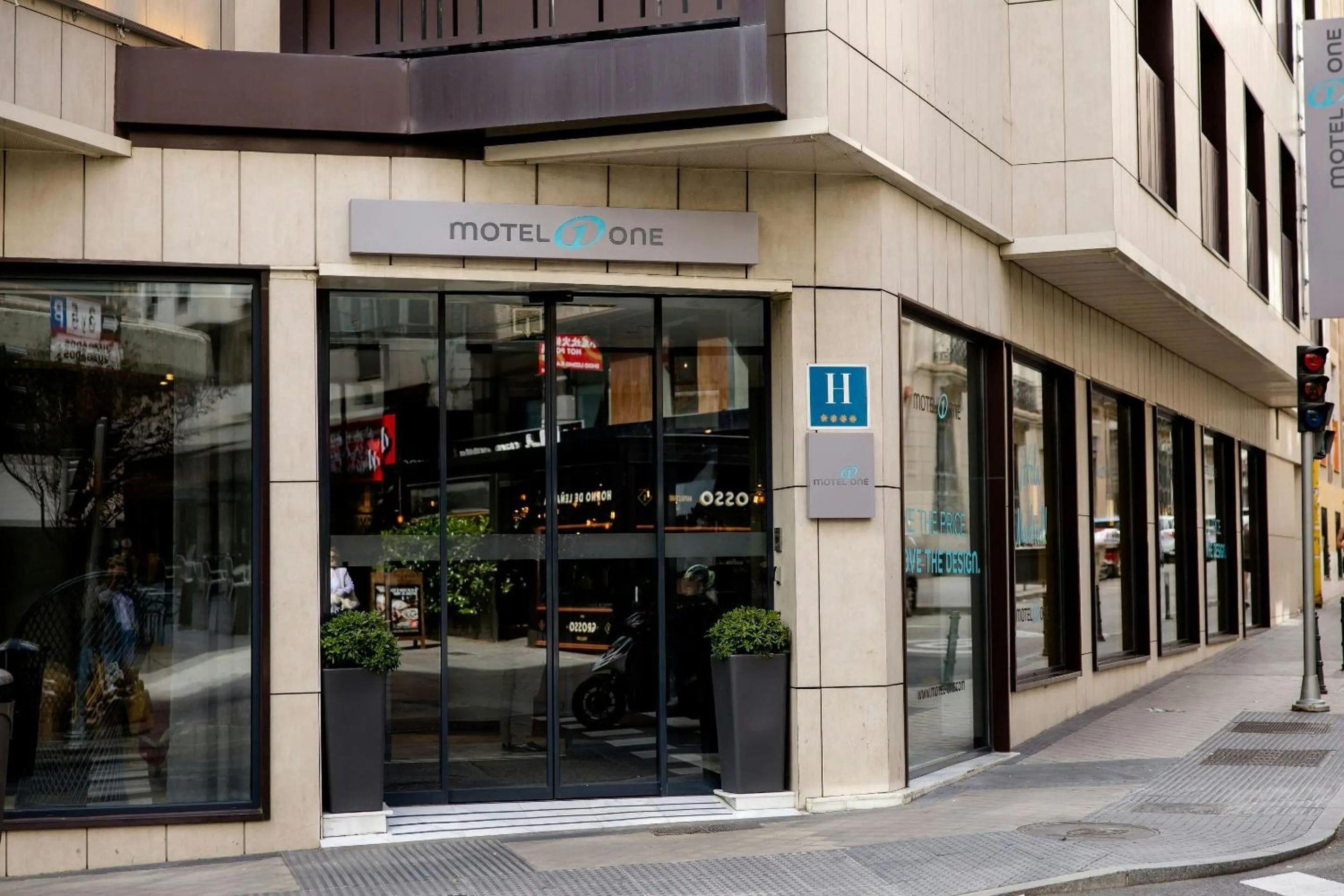 Facade/entrance in Motel One Madrid-Plaza de España