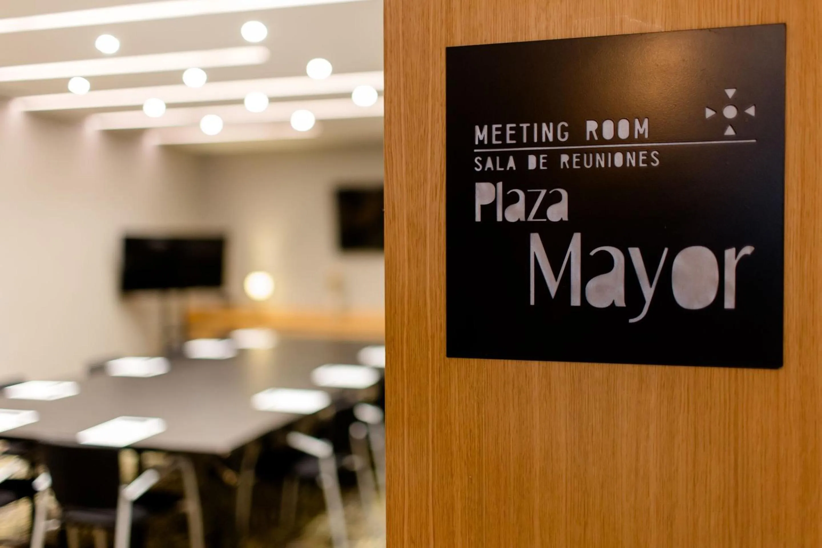 Meeting/conference room in Motel One Madrid-Plaza de España