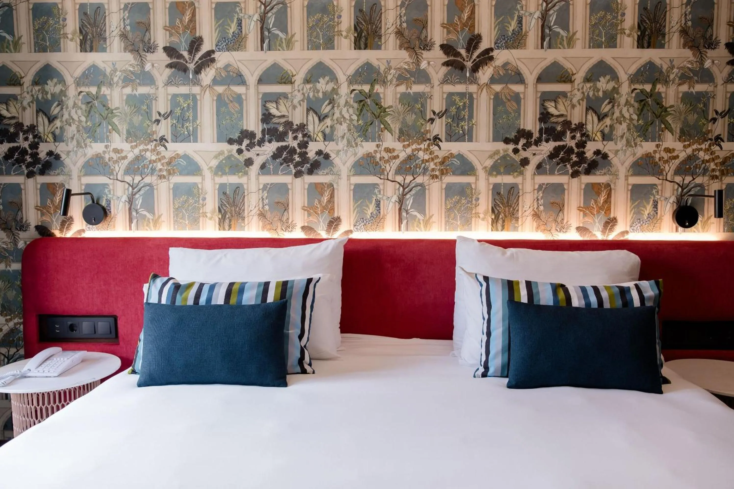 Photo of the whole room, Bed in Motel One Madrid-Plaza de España