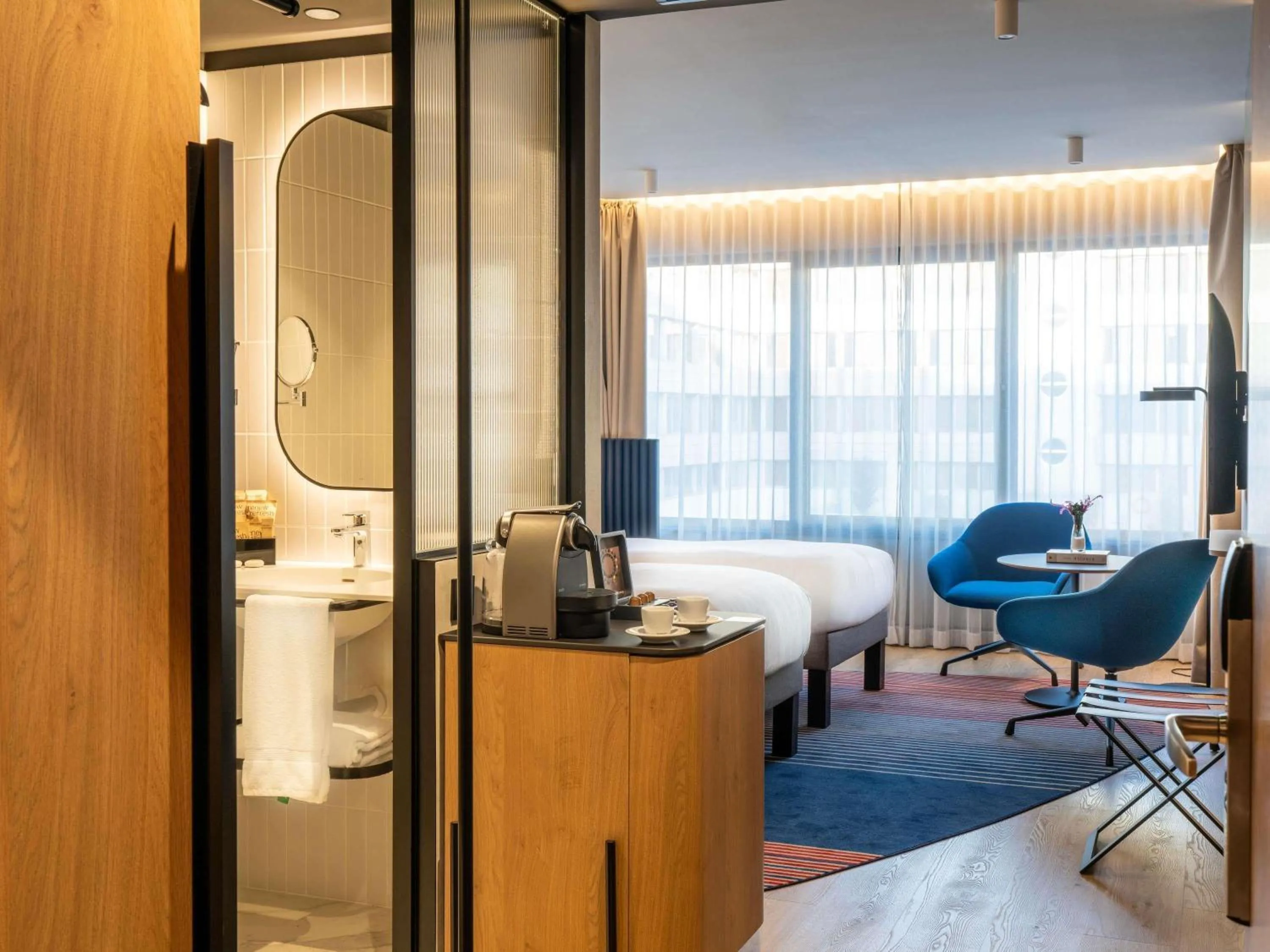 Bedroom, Bed in Pullman Madrid Airport & Feria