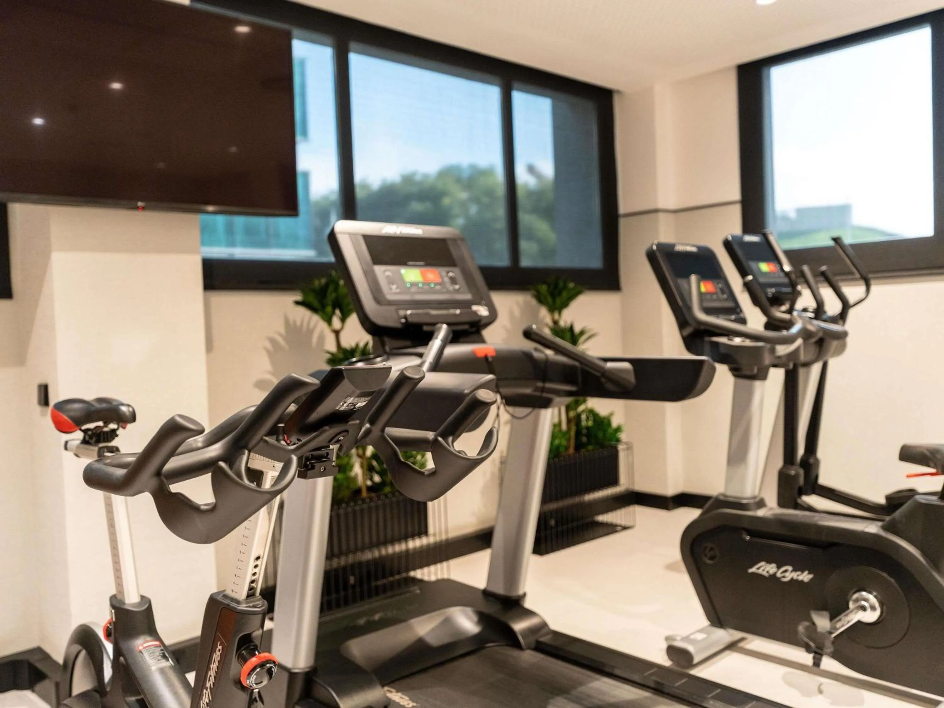 Fitness centre/facilities in Pullman Madrid Airport & Feria