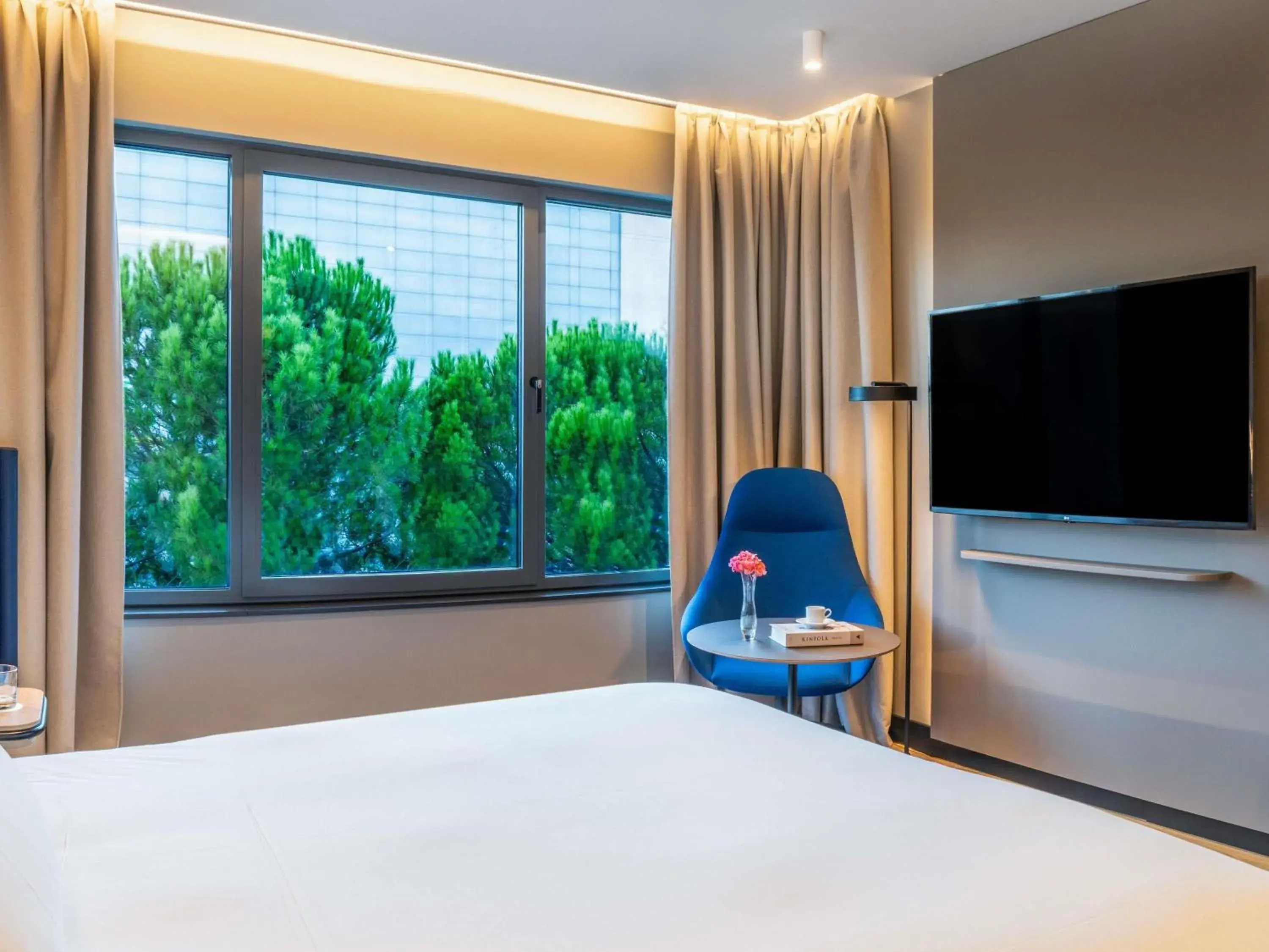 Bedroom, Bed in Pullman Madrid Airport & Feria Bedroom, Bed in Pullman Madrid Airport & Feria