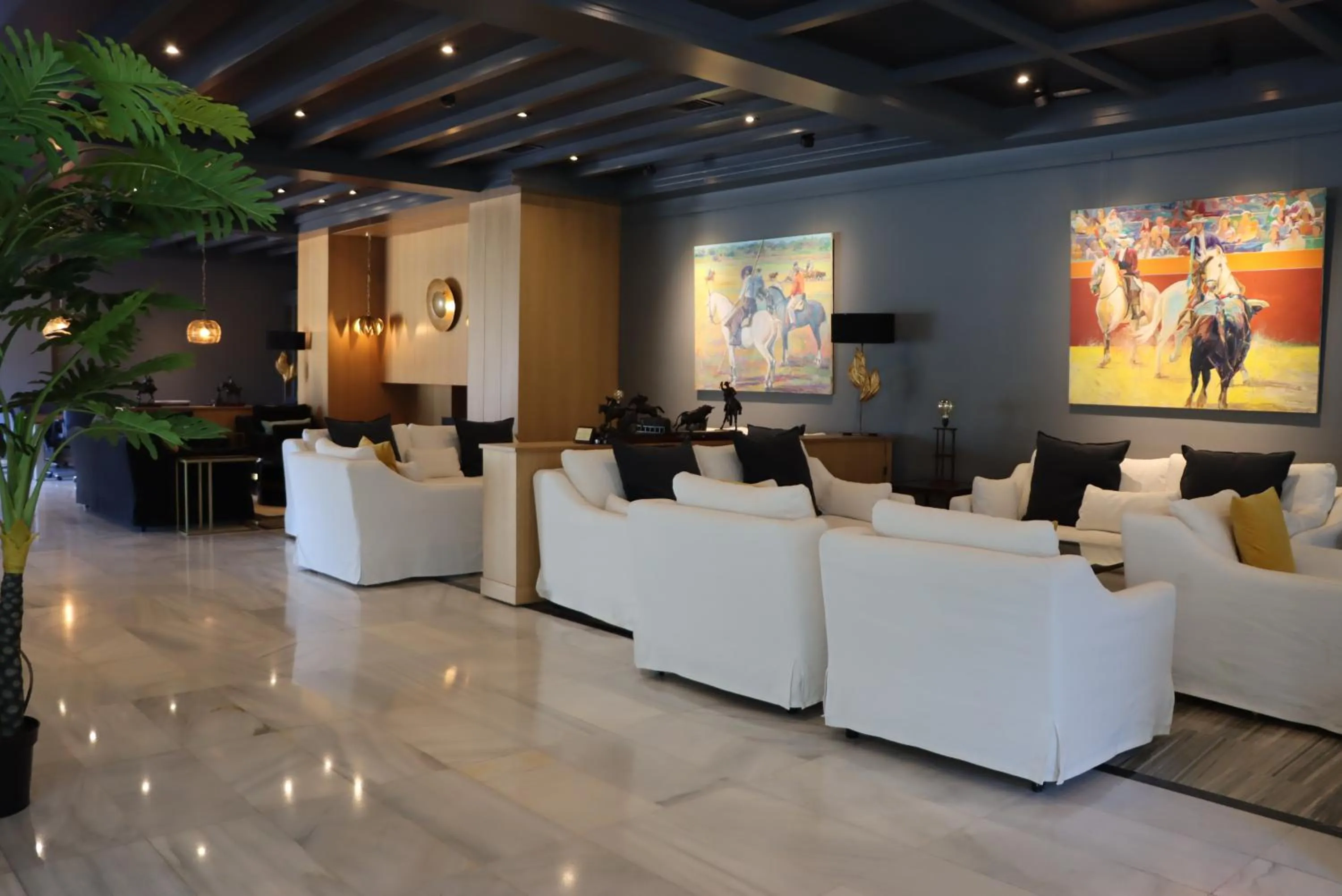 Communal lounge/ TV room in Hotel Jerez & Spa