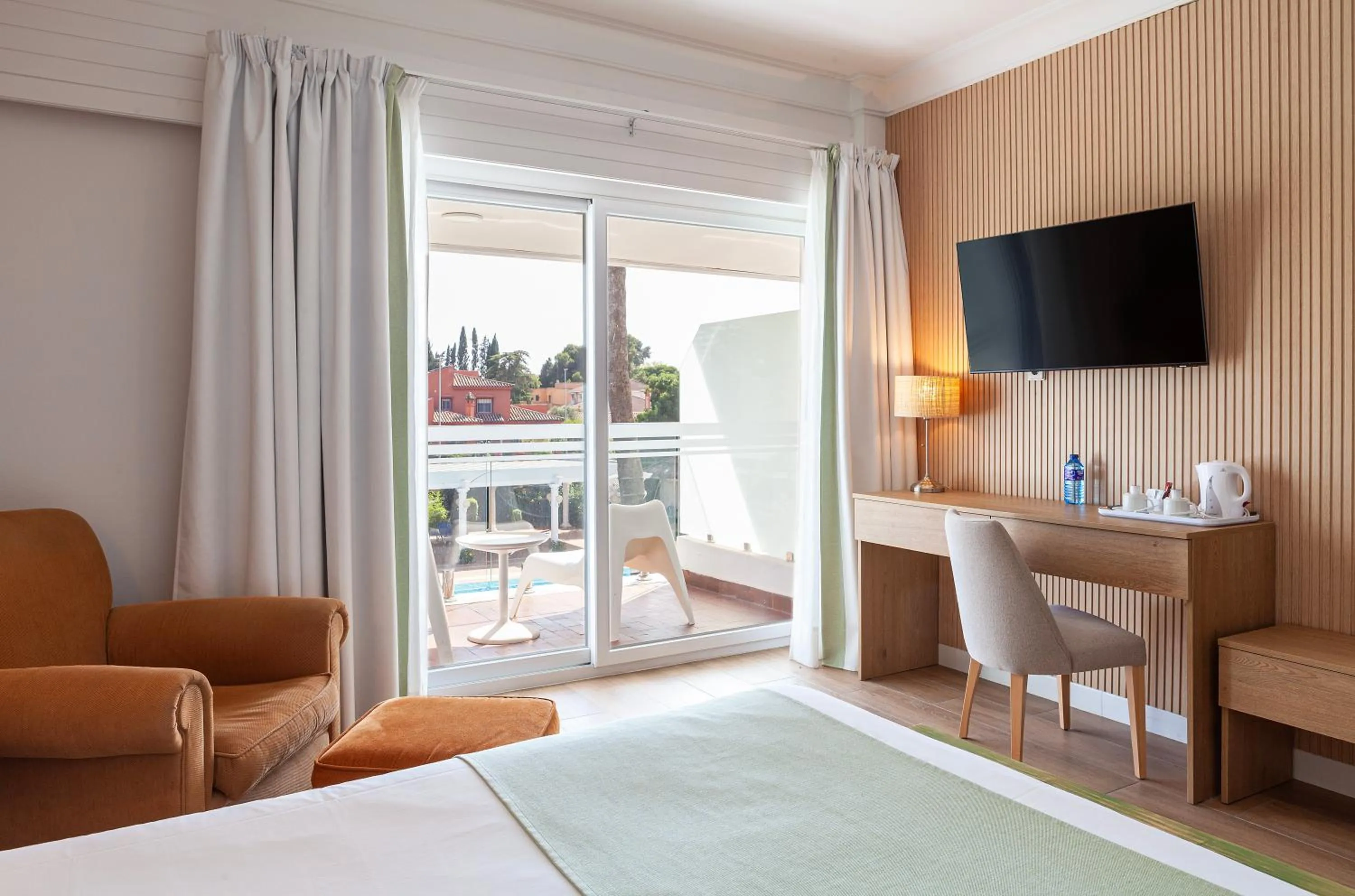 Bedroom, Bed in Hotel Jerez & Spa