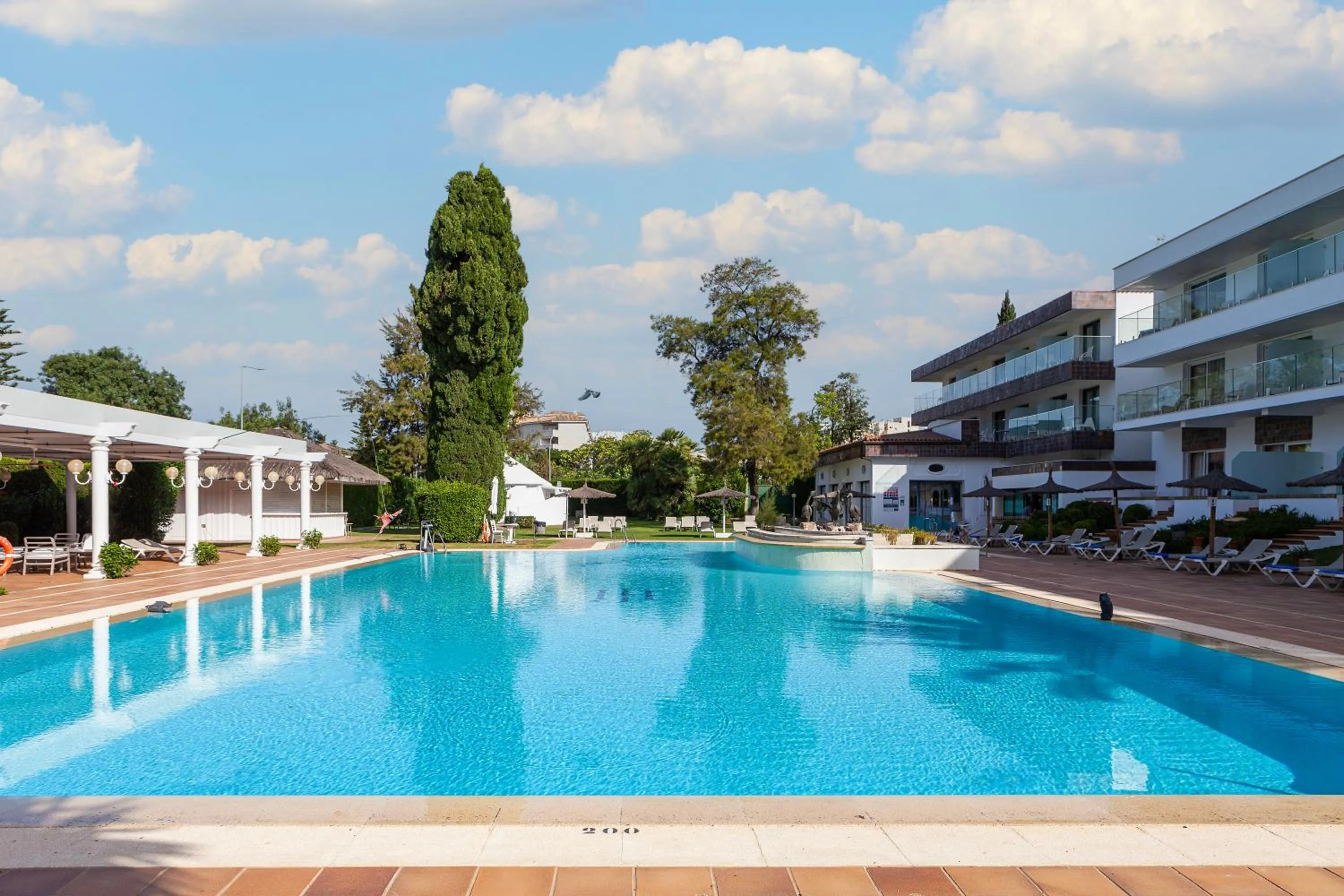 Swimming pool in Hotel Jerez & Spa