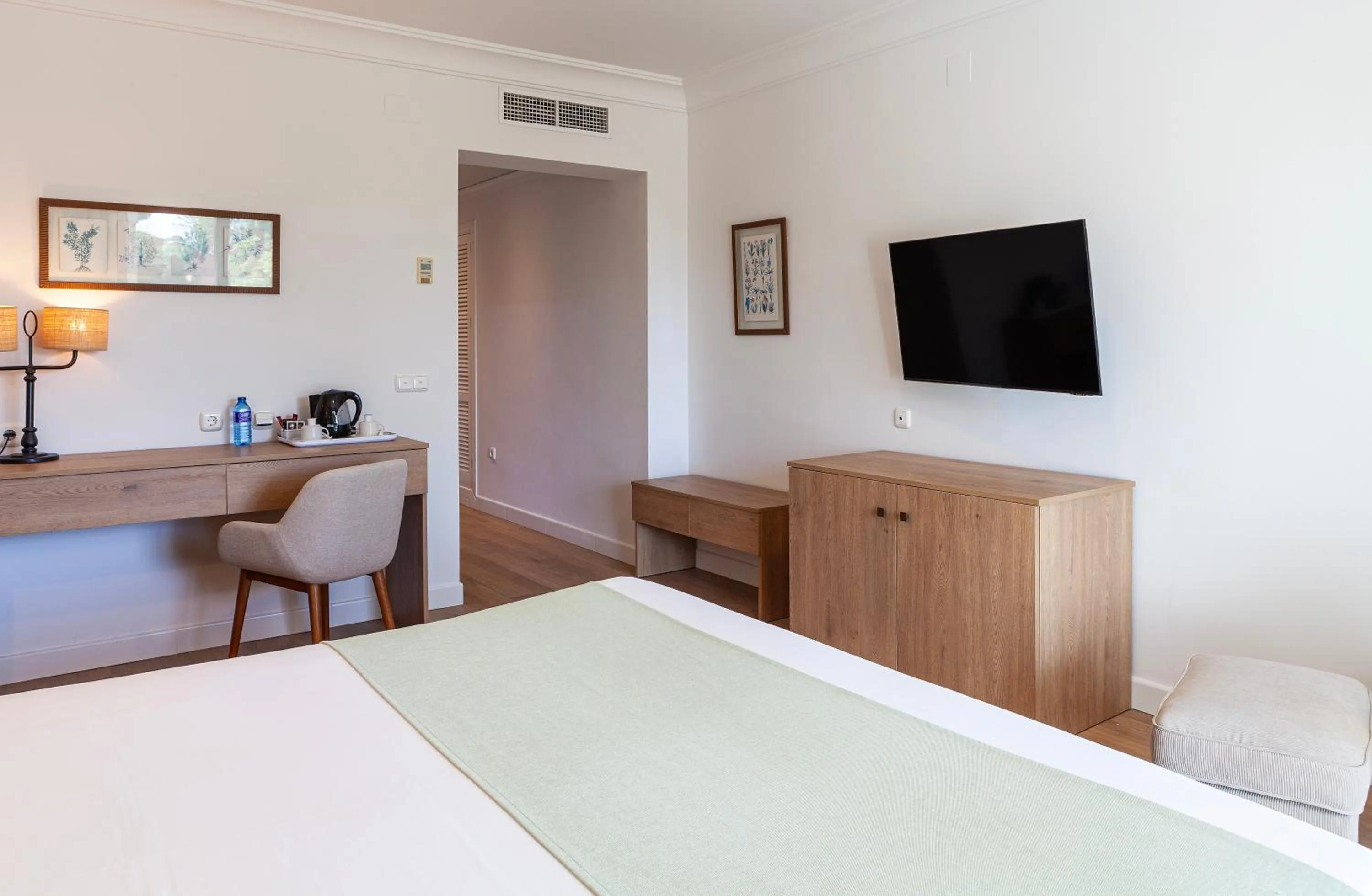 Bed in Hotel Jerez & Spa