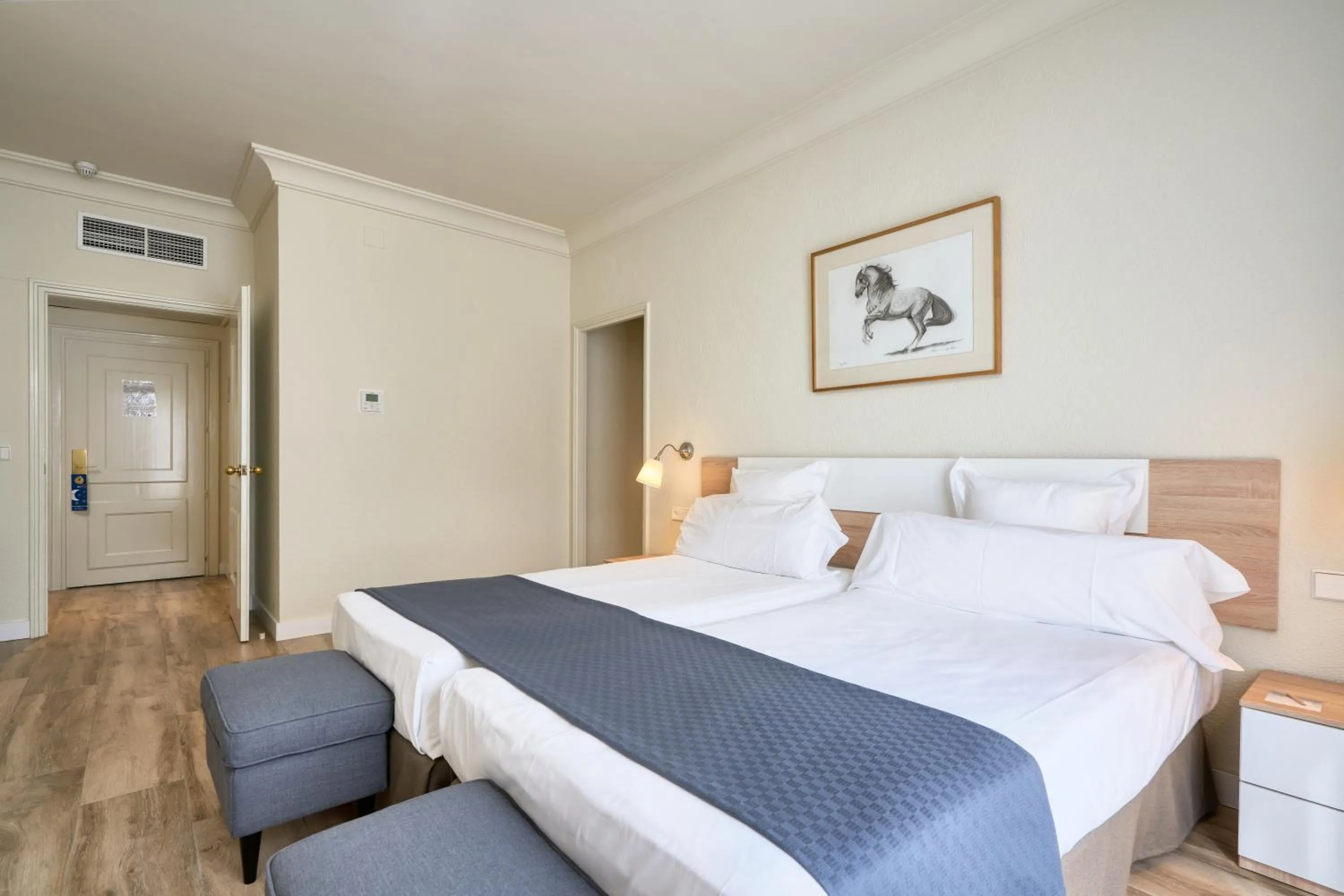 Bed in Hotel Jerez & Spa