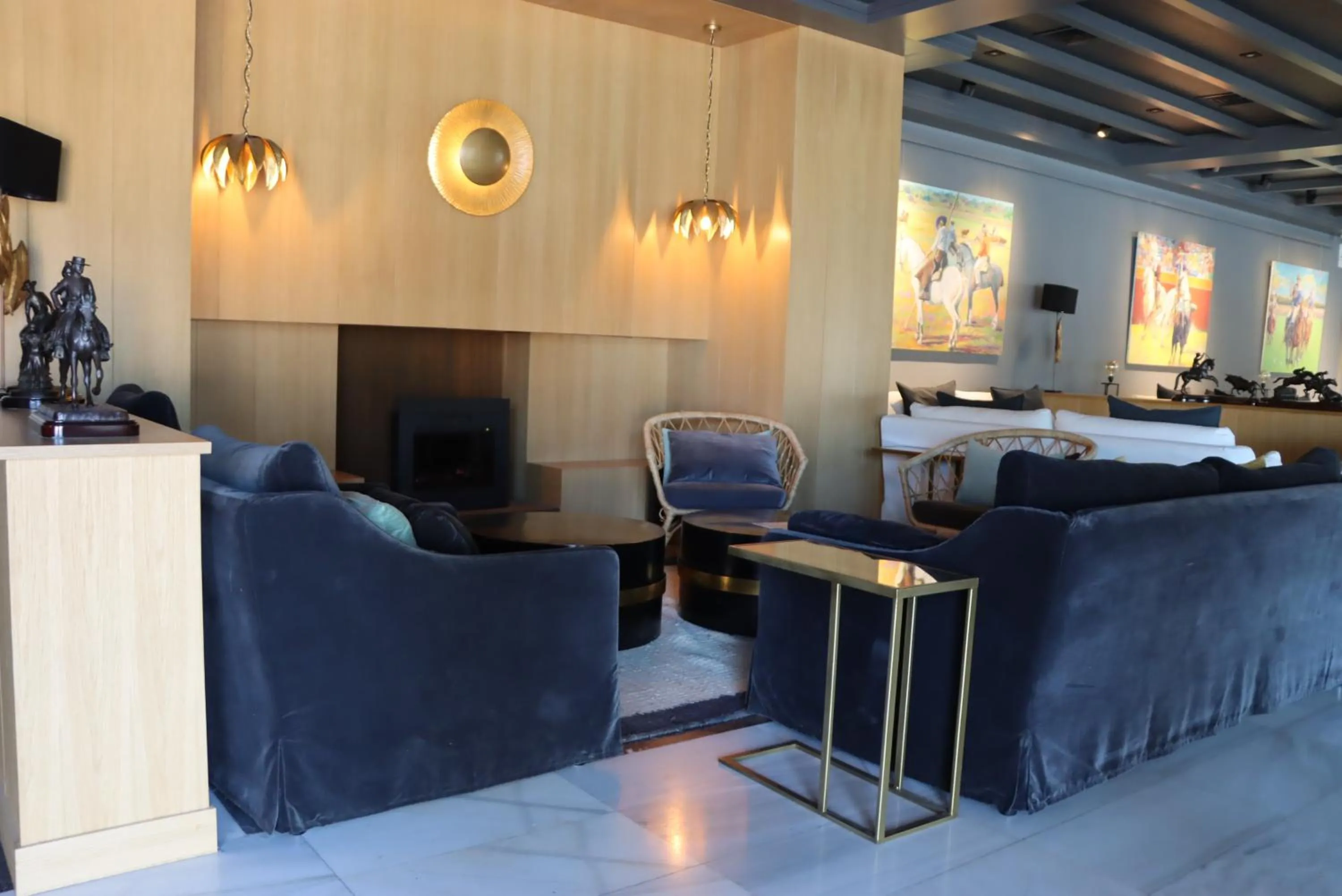 Communal lounge/ TV room in Hotel Jerez & Spa