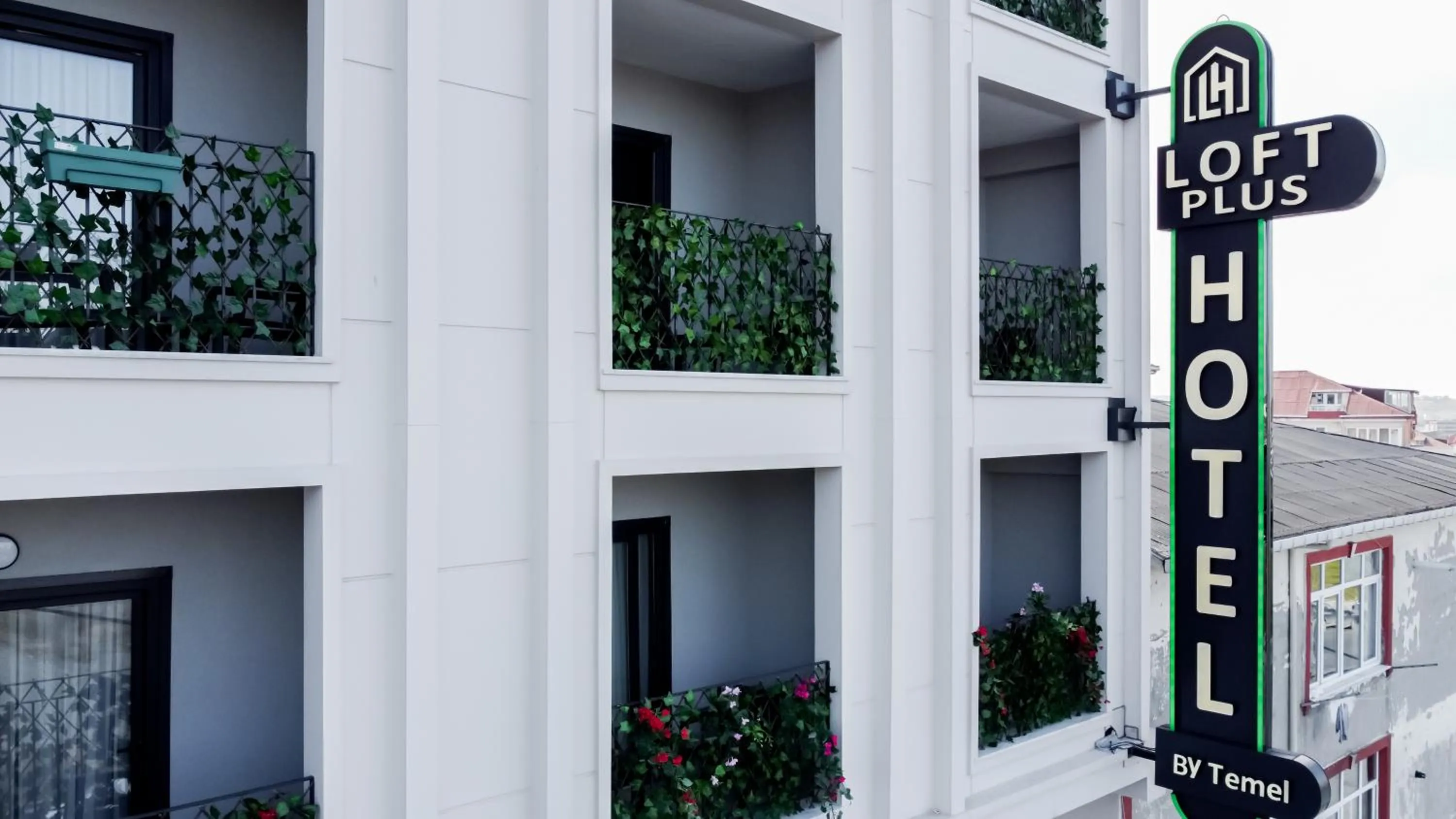 Property building in Plus Hotel & Private Transportation İstanbul Airport-By Loft