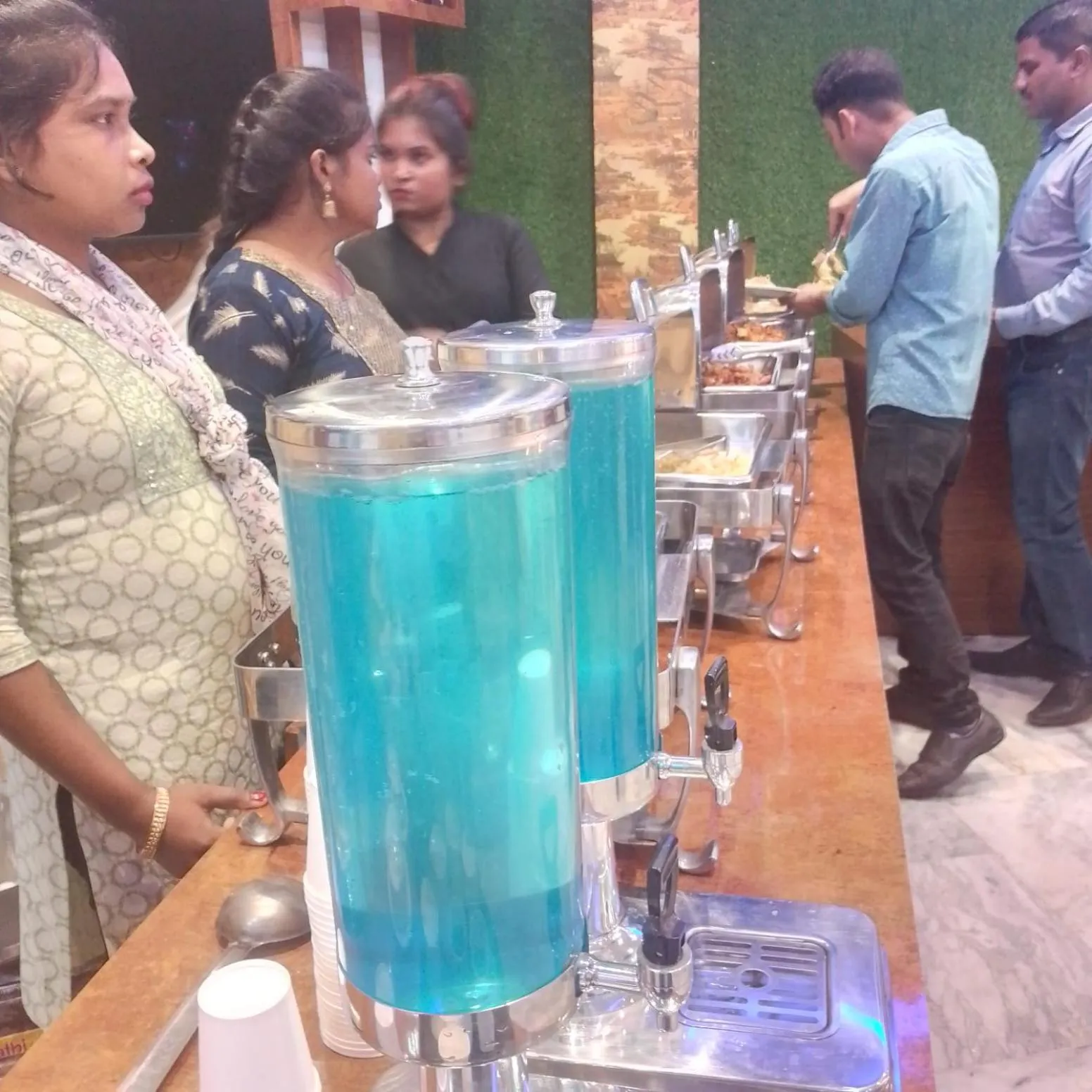 Restaurant/places to eat in Hotel Blue Lemon