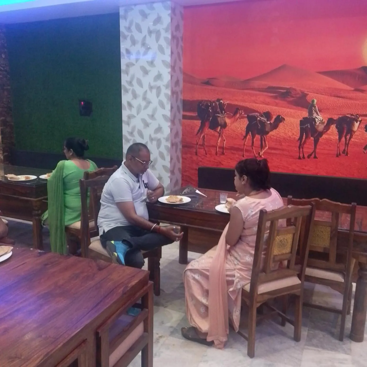 Restaurant/places to eat in Hotel Blue Lemon