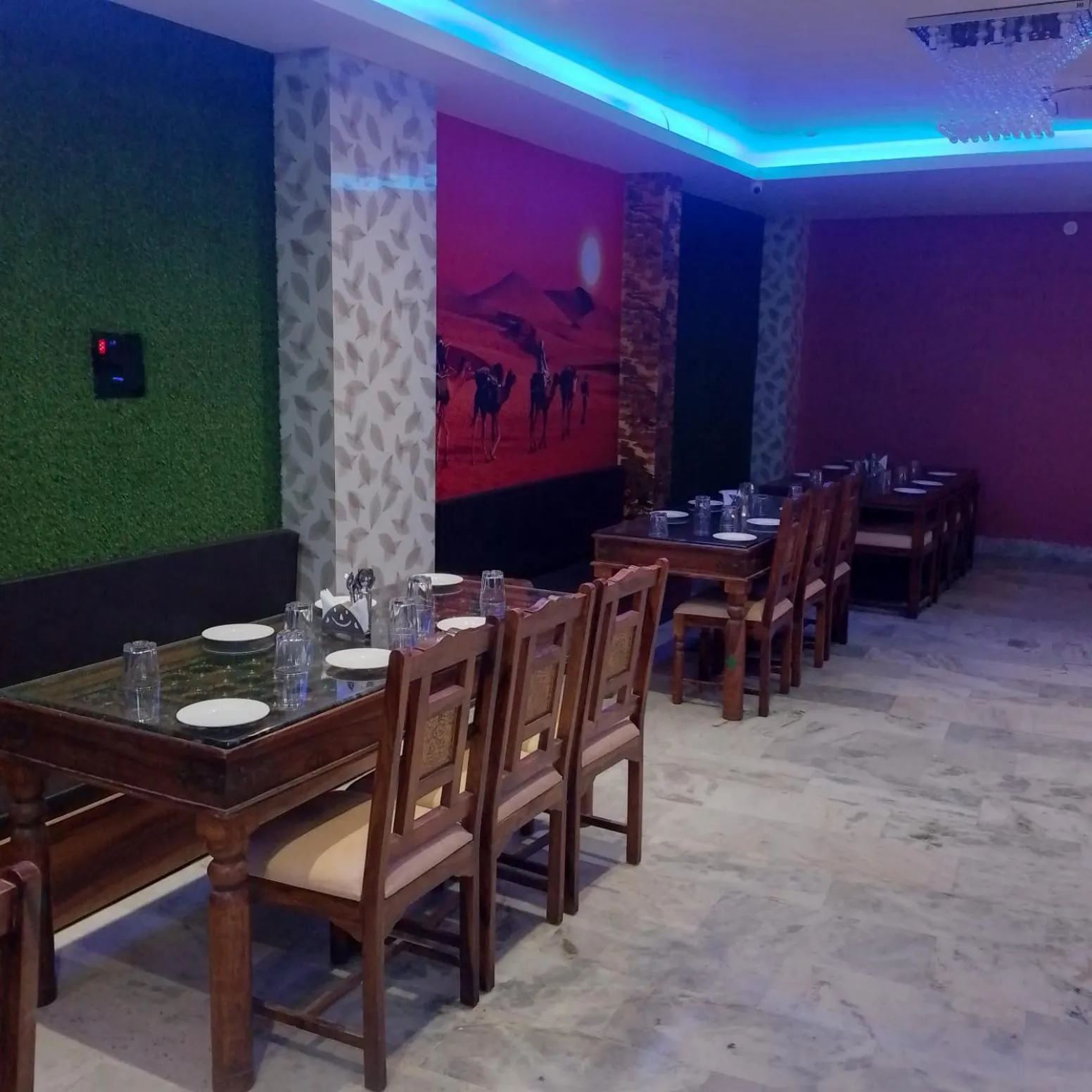 Restaurant/places to eat in Hotel Blue Lemon