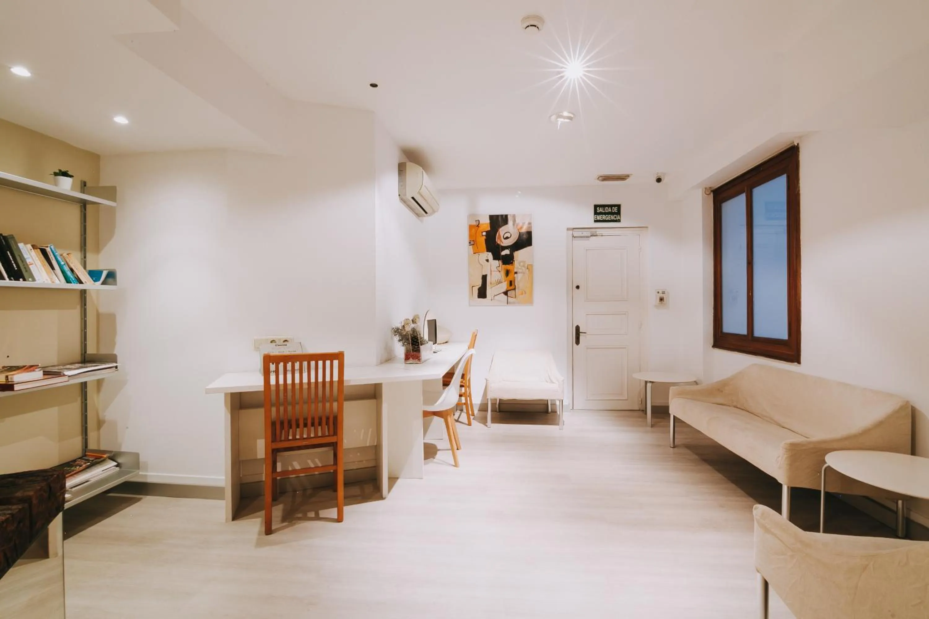 Seating area in Hotel Zaragoza Plaza