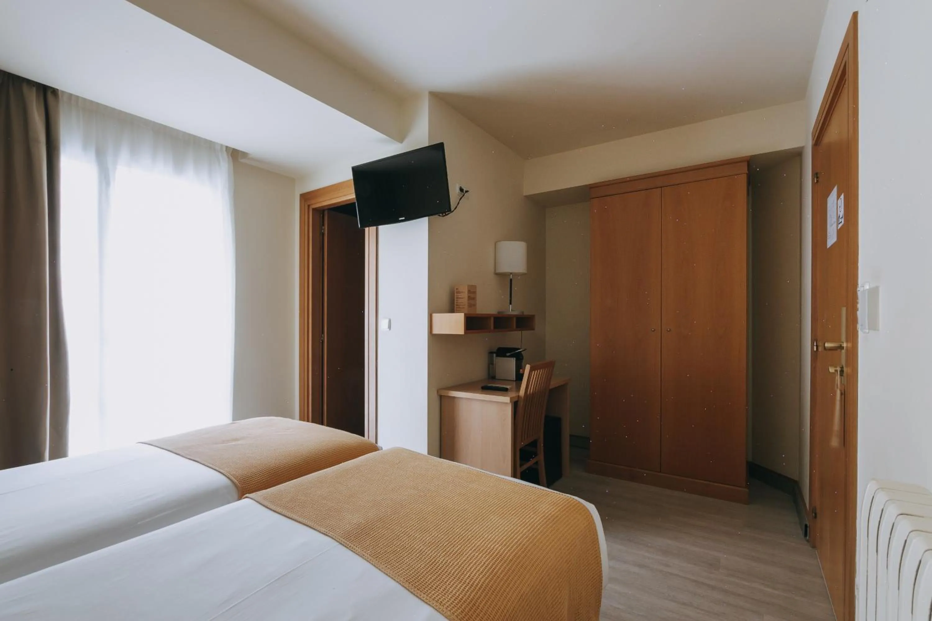 Photo of the whole room, Bed in Hotel Zaragoza Plaza