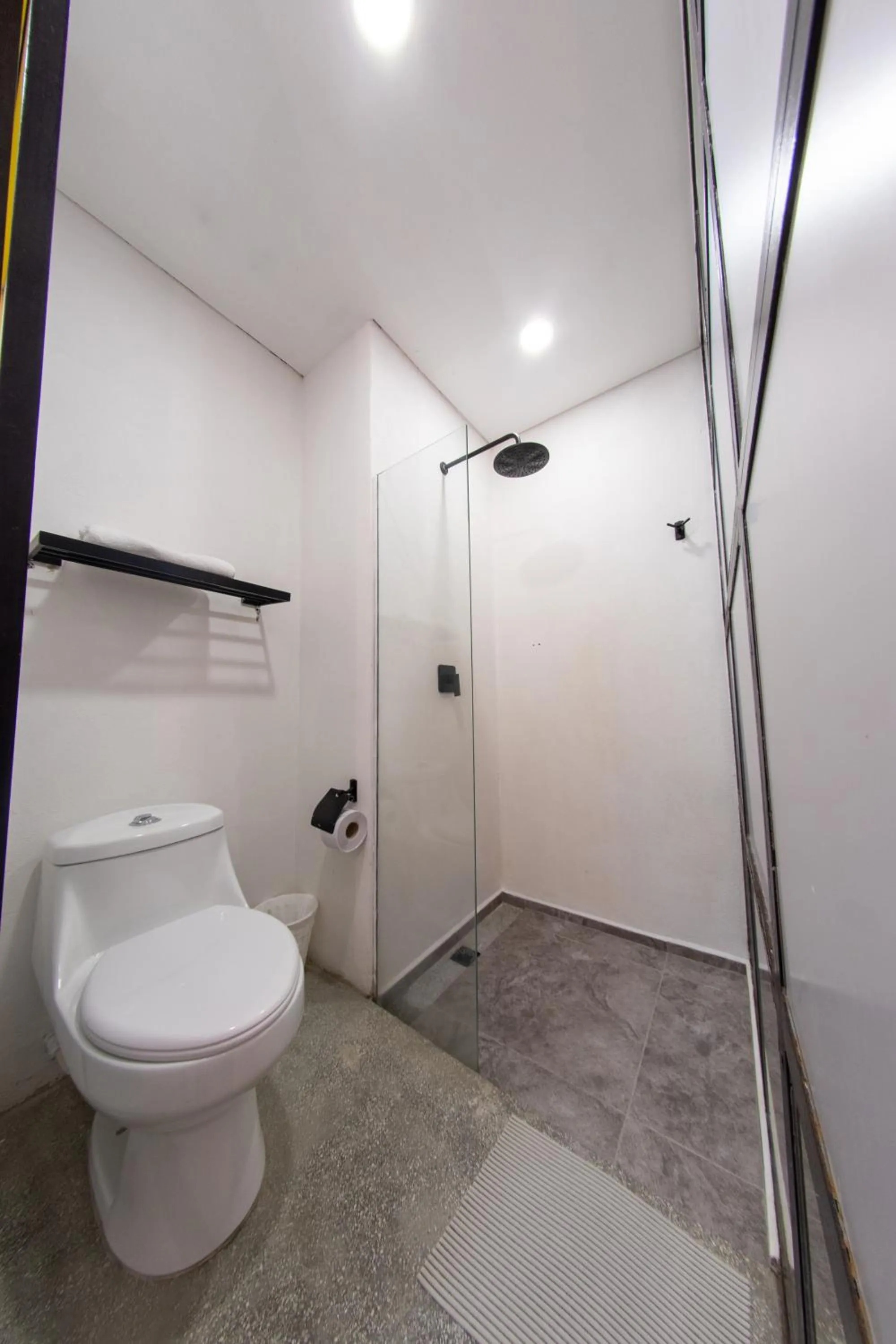 Bathroom in OASIS TROPICAL HOTEL