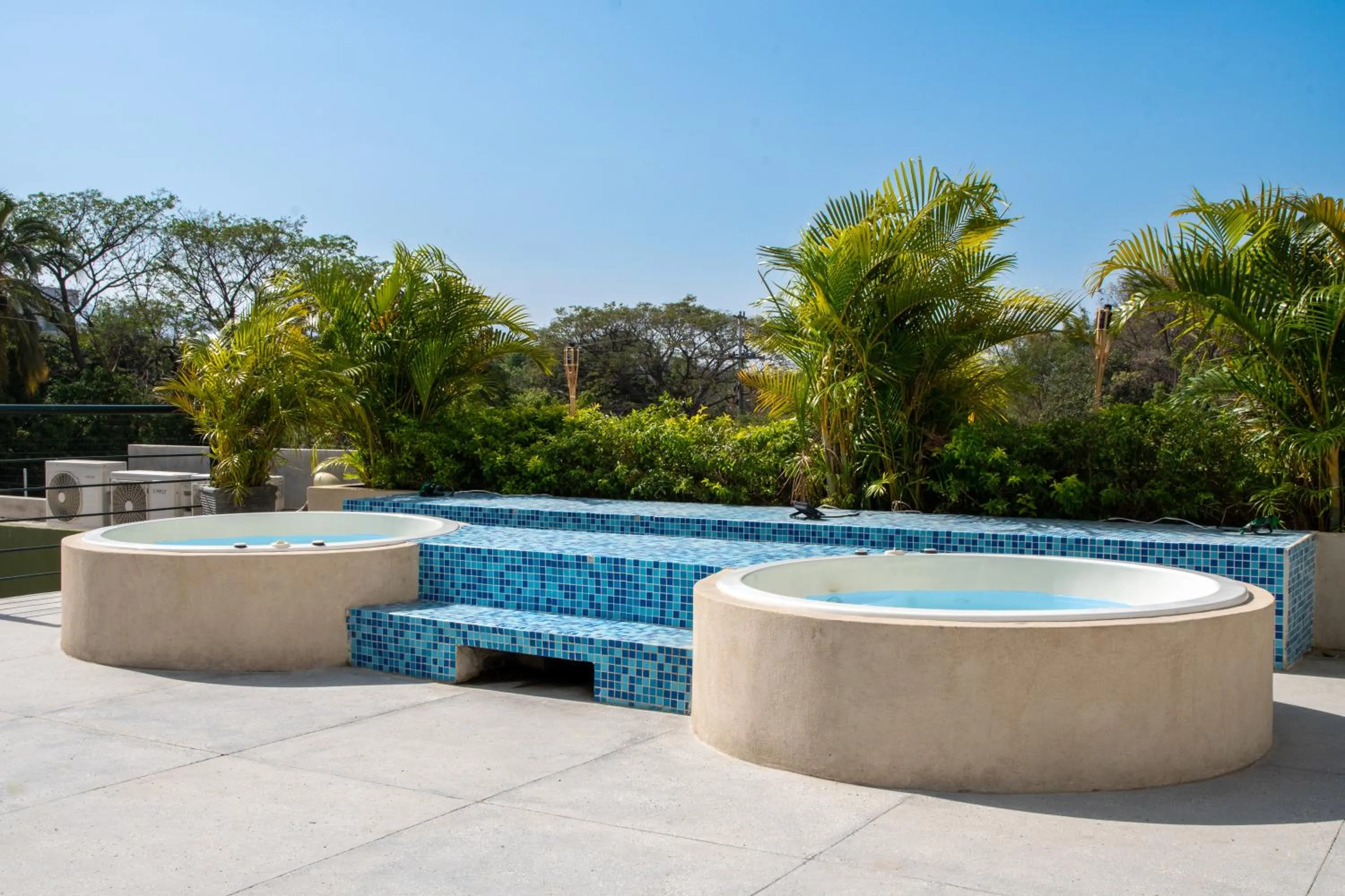 Hot Tub in OASIS TROPICAL HOTEL