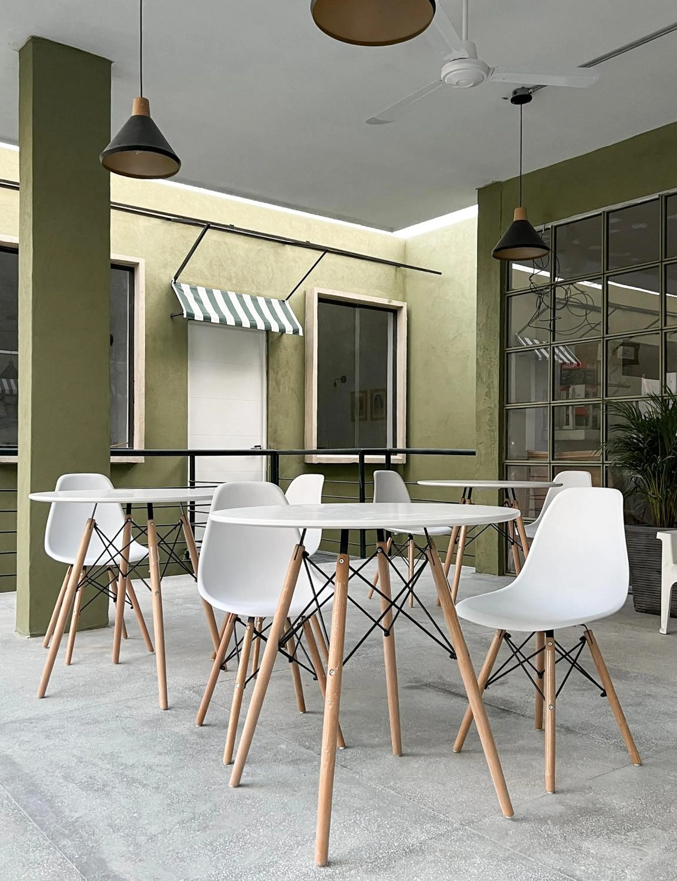 Restaurant/places to eat in OASIS TROPICAL HOTEL