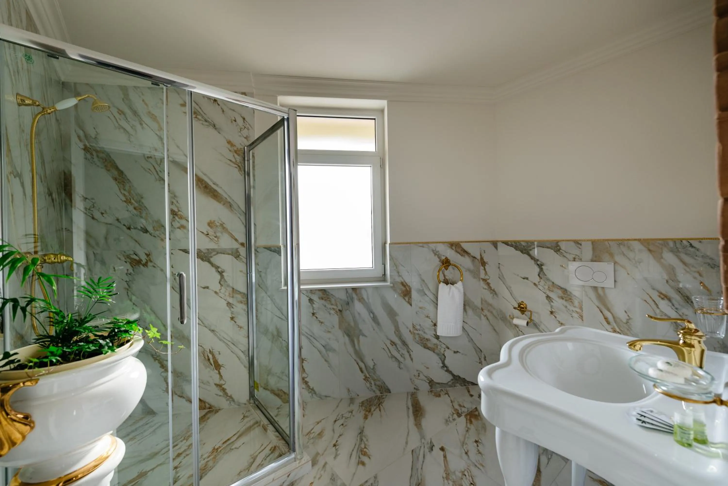 Bathroom in Ateneea Luxury Rooms
