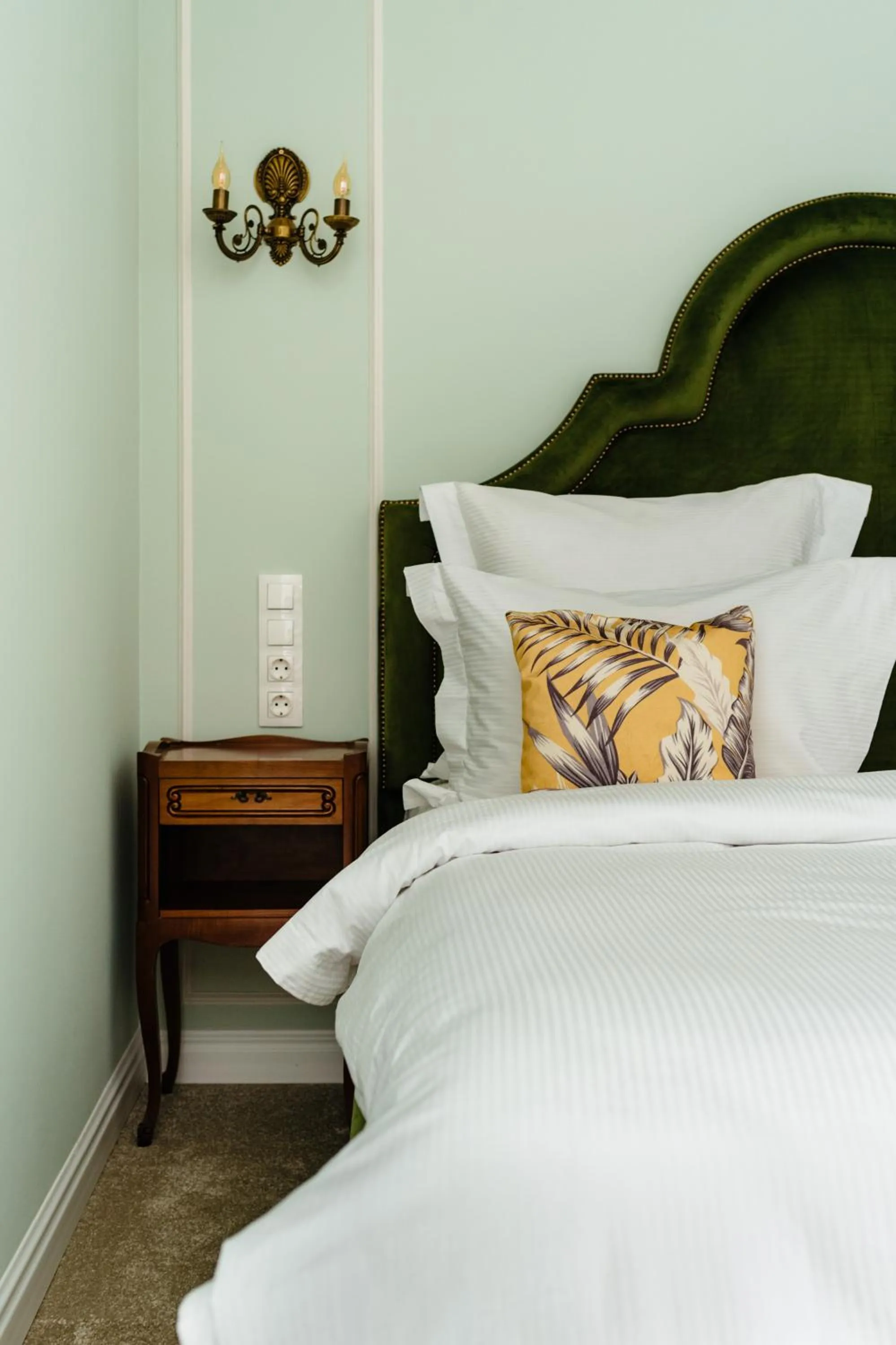 Bed in Ateneea Luxury Rooms