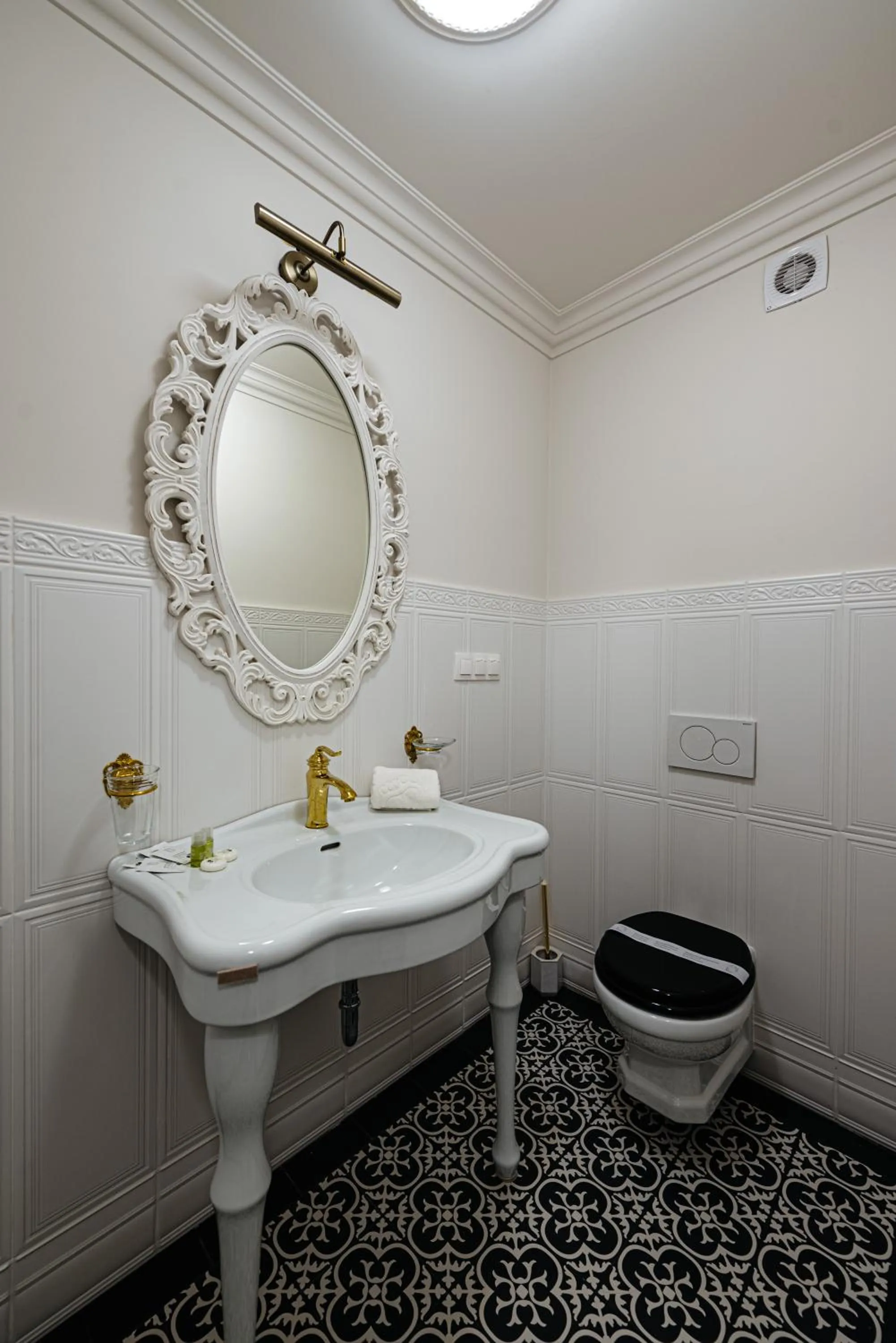 Bathroom in Ateneea Luxury Rooms