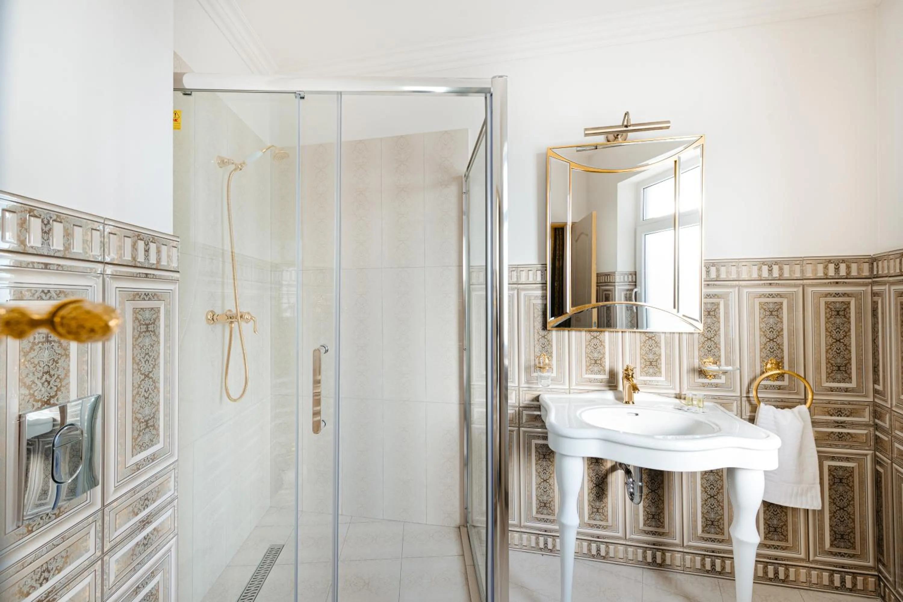 Bathroom in Ateneea Luxury Rooms